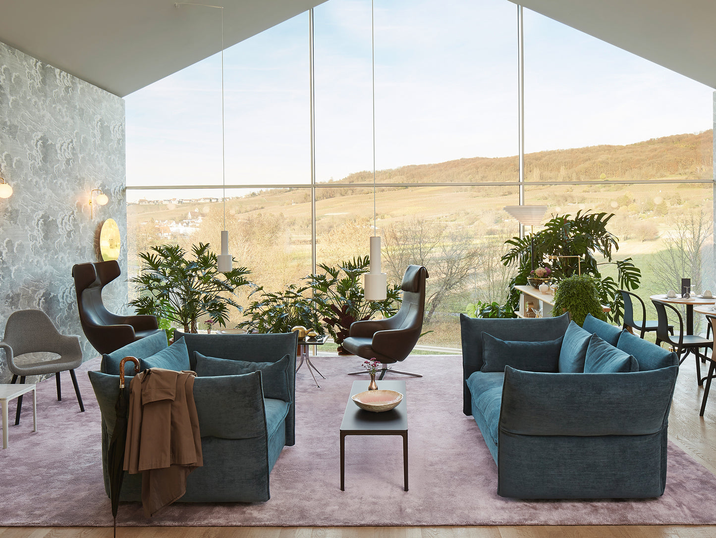 Mariposa 2.5-Seater Sofa by Vitra