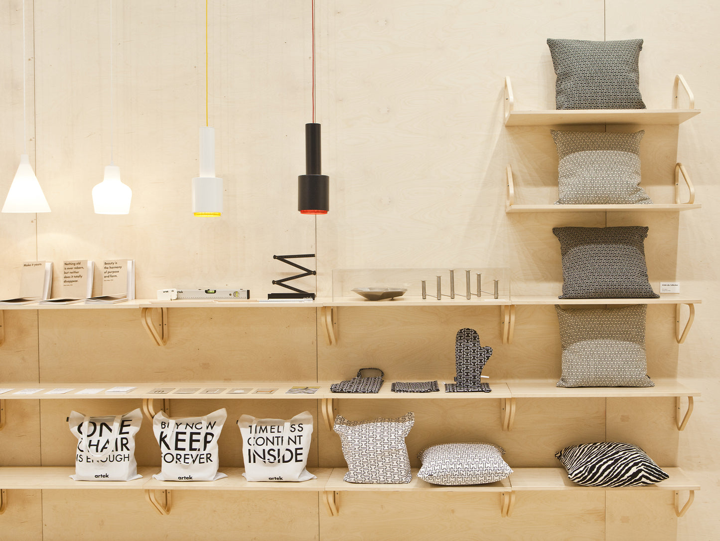 Wall Shelf 112 B