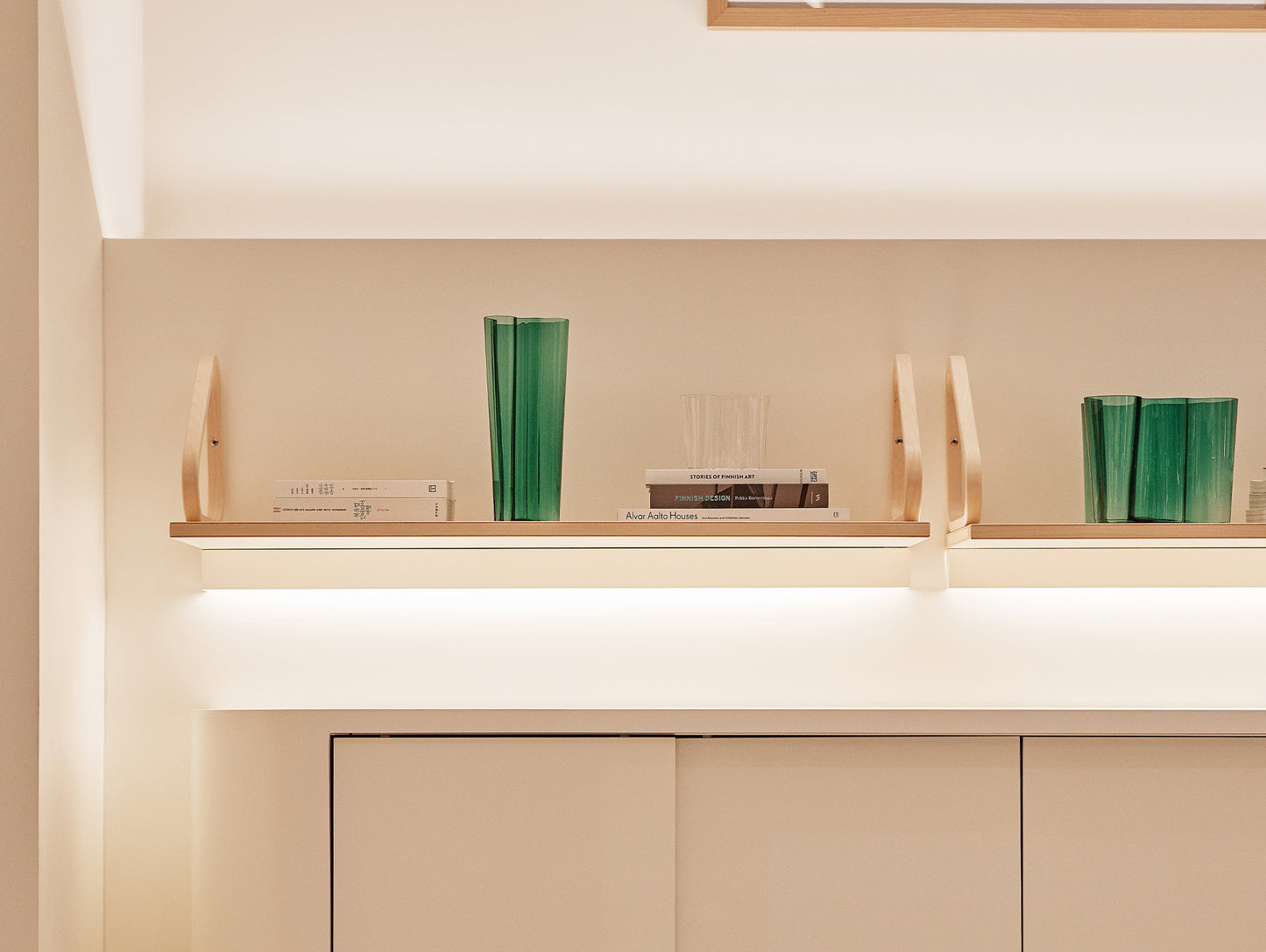 Wall Shelf 112 B