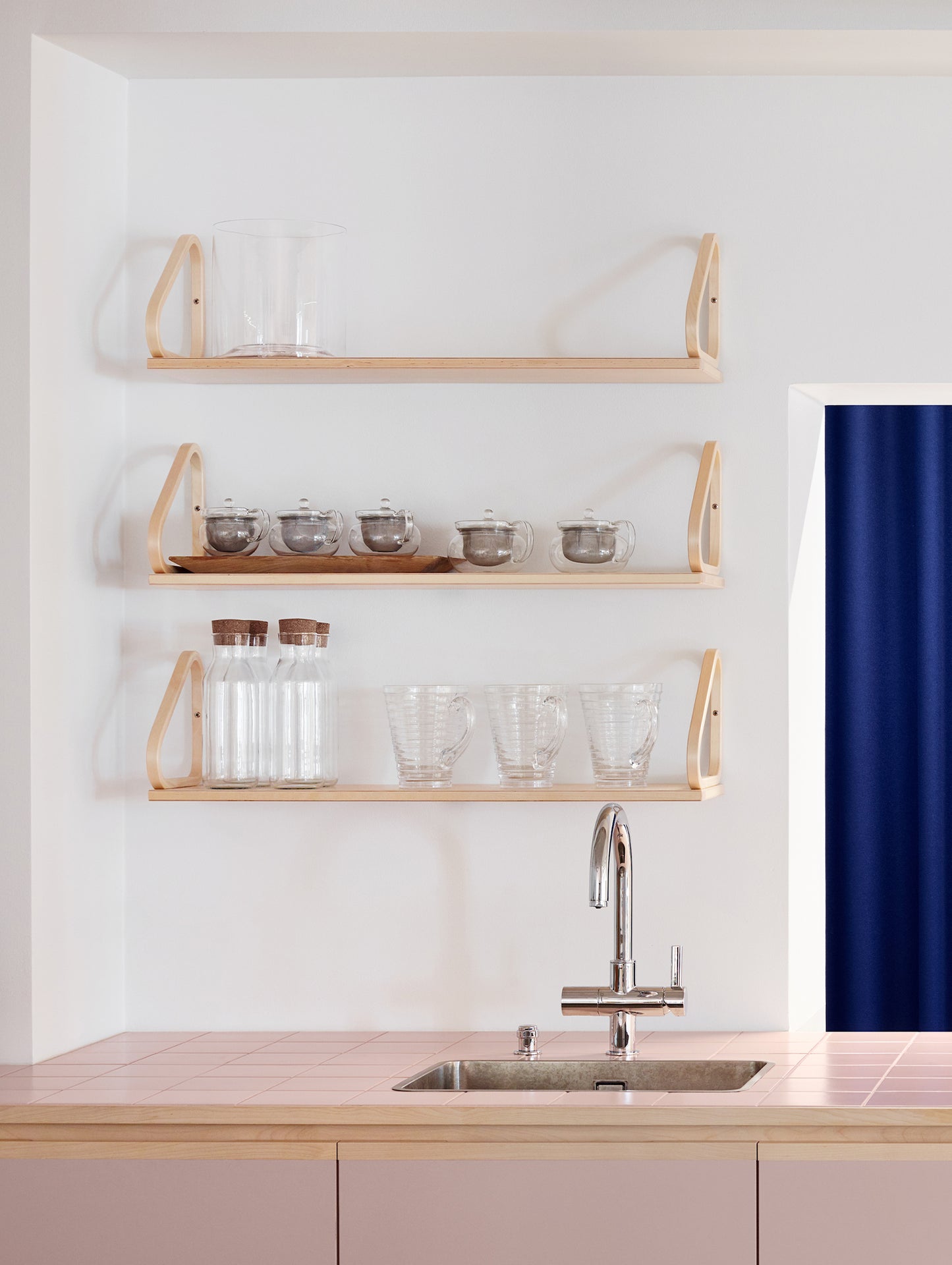 Wall Shelf 112 B