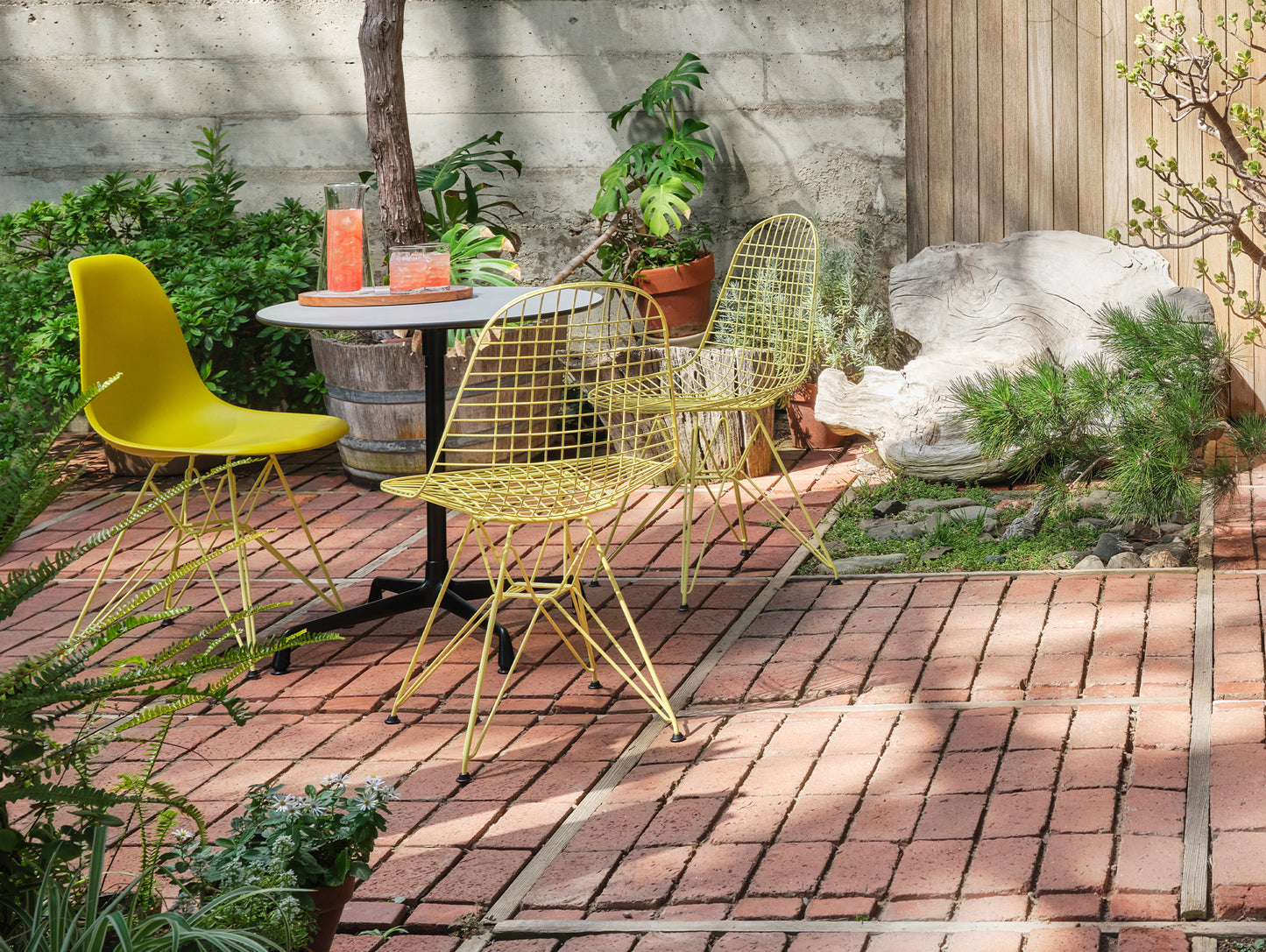 Eames DSR Plastic Side Chair RE by Vitra