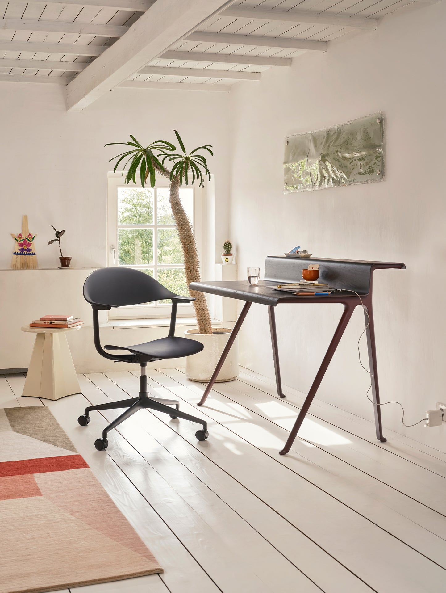 Courier Desk
