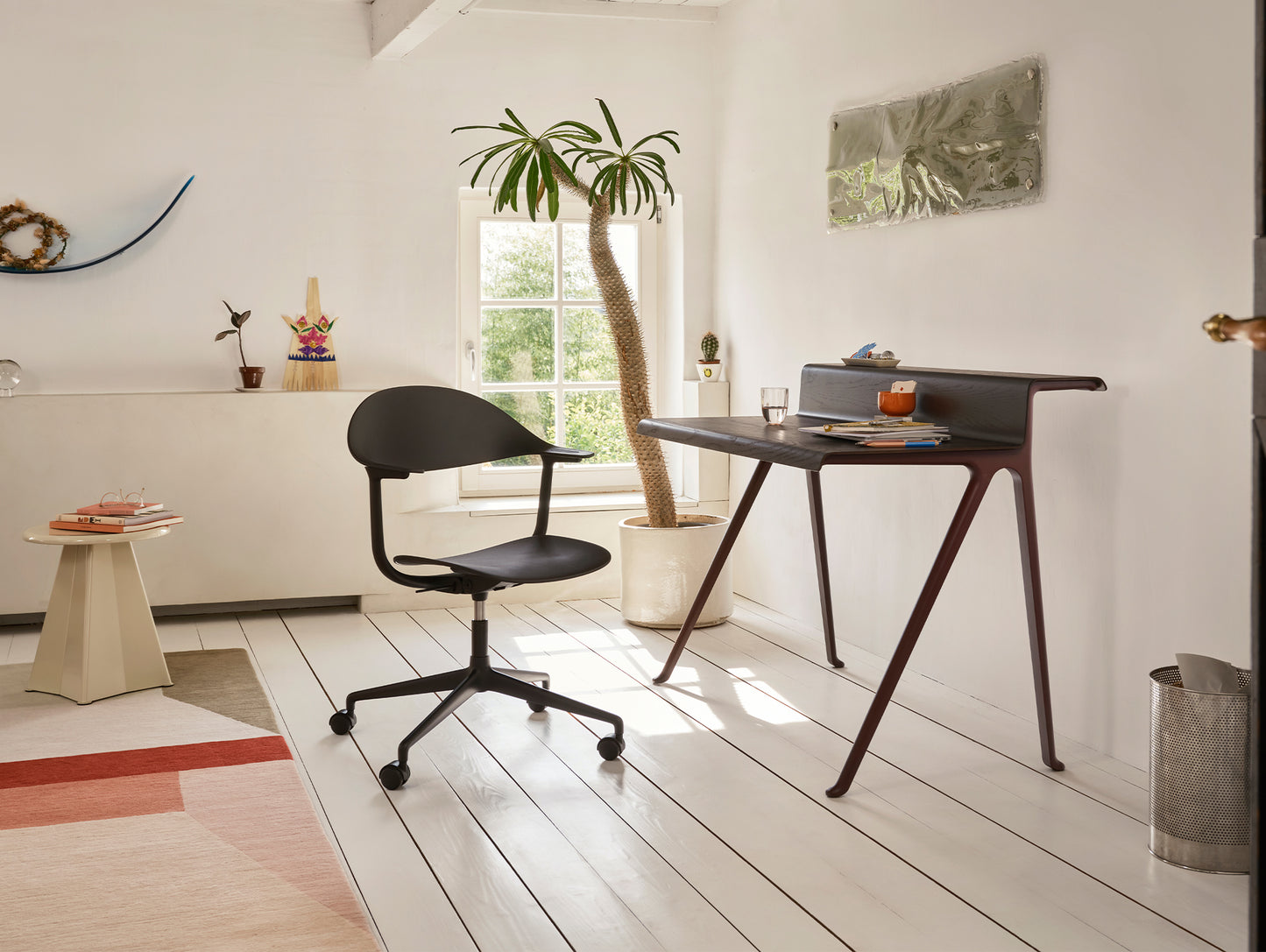 Courier Desk