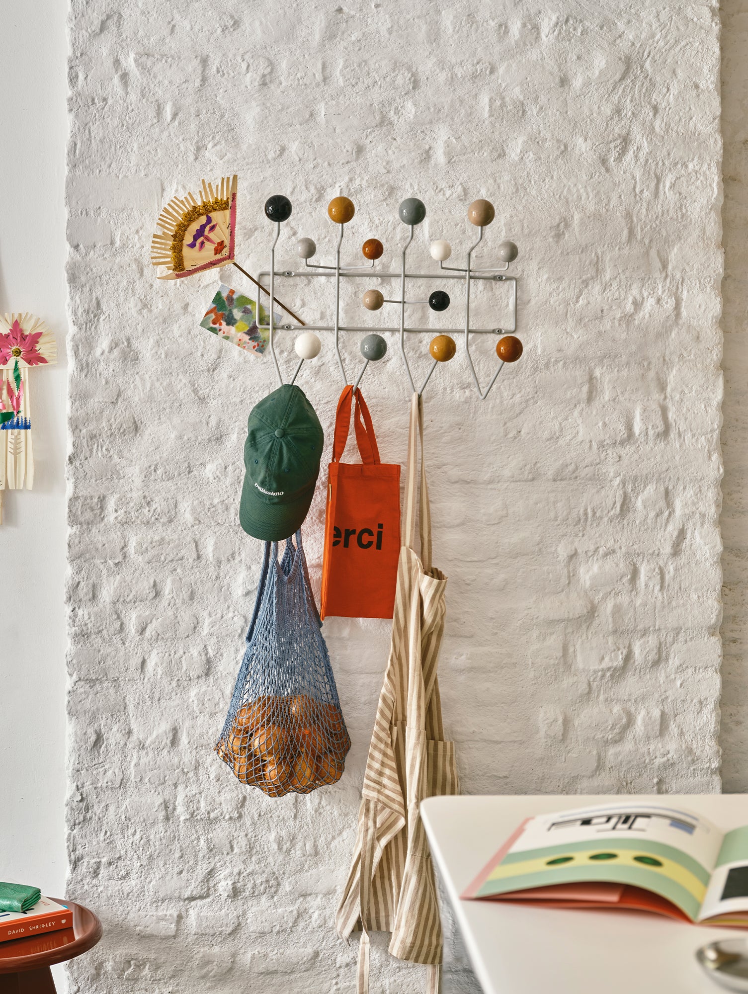 イームズ ハング イット オール コート ラック by Vitra – Really Well