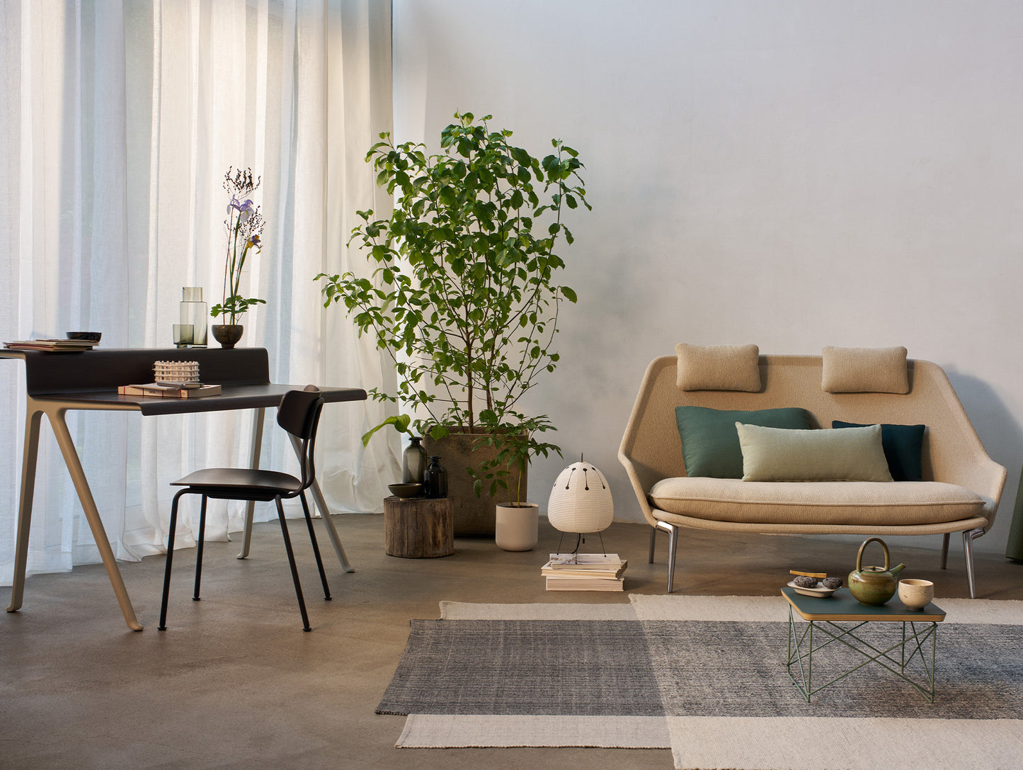 Courier Desk by Vitra