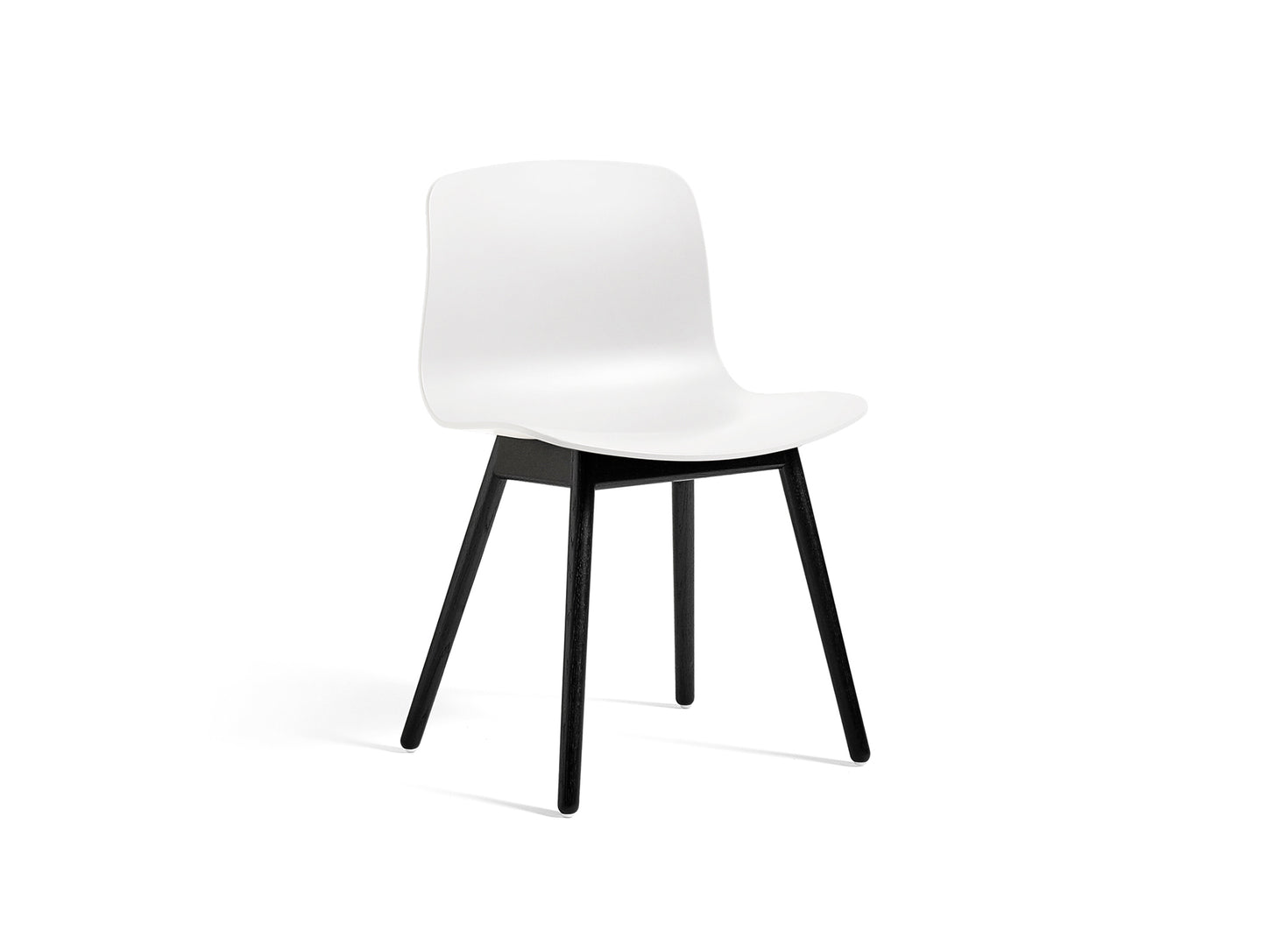 About A Chair AAC 12 - White 2.0 Shell / Black Lacquered Oak Base