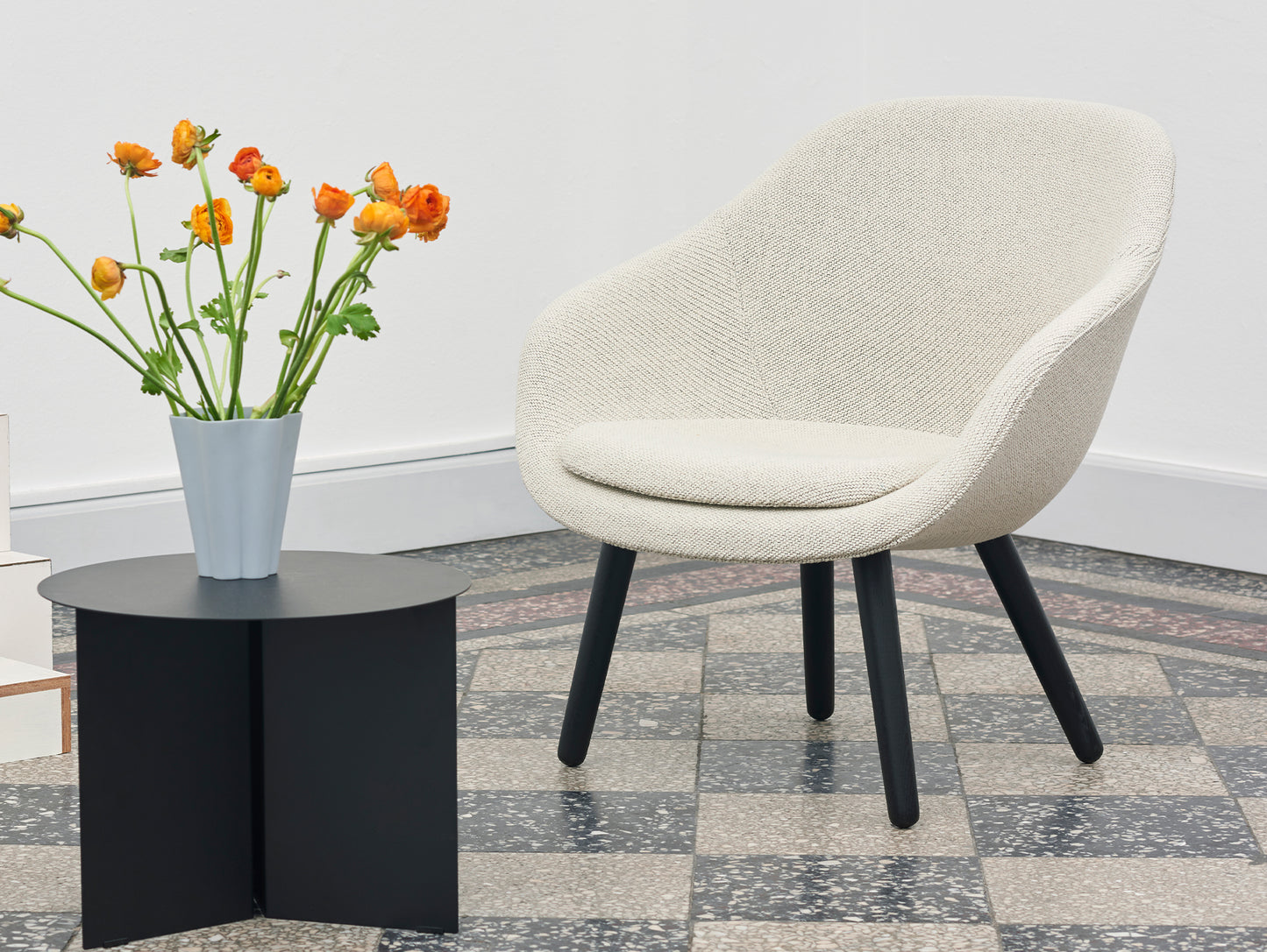 About A Lounge Chair - AAL 82 by HAY / Coda 100 / Black Lacquered Oak Base