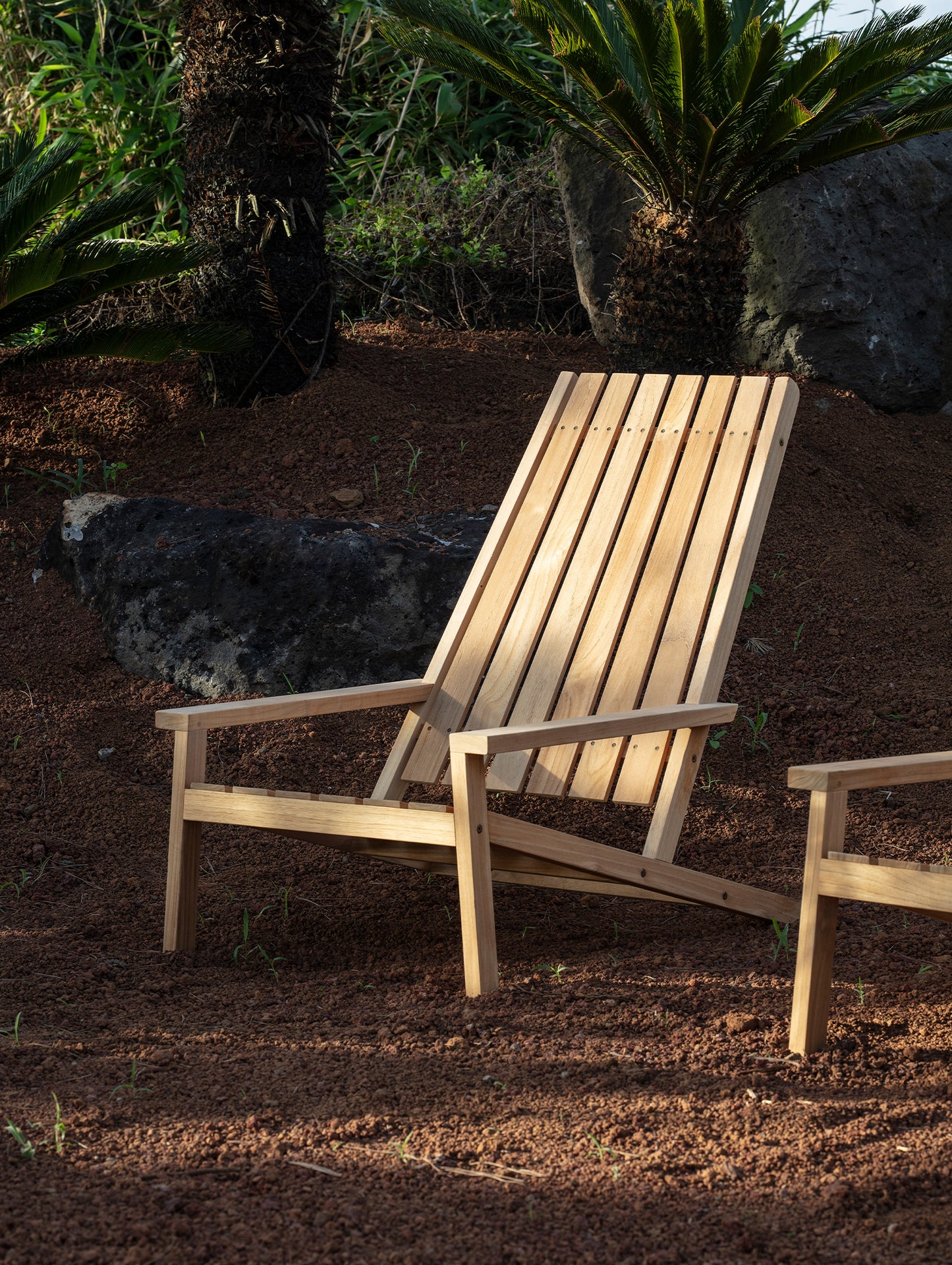 Between Lines Deck Chair by Fritz Hansen