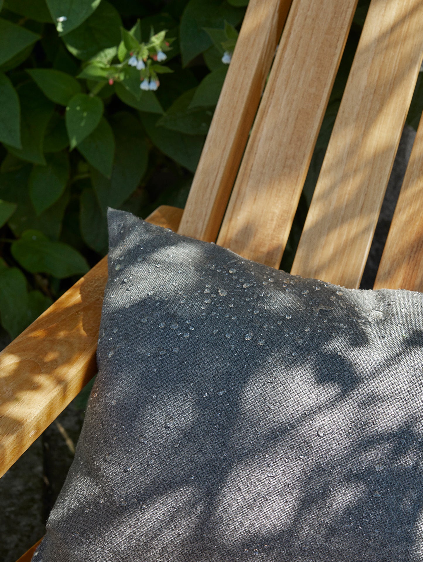 Between Lines Deck Chair by Fritz Hansen