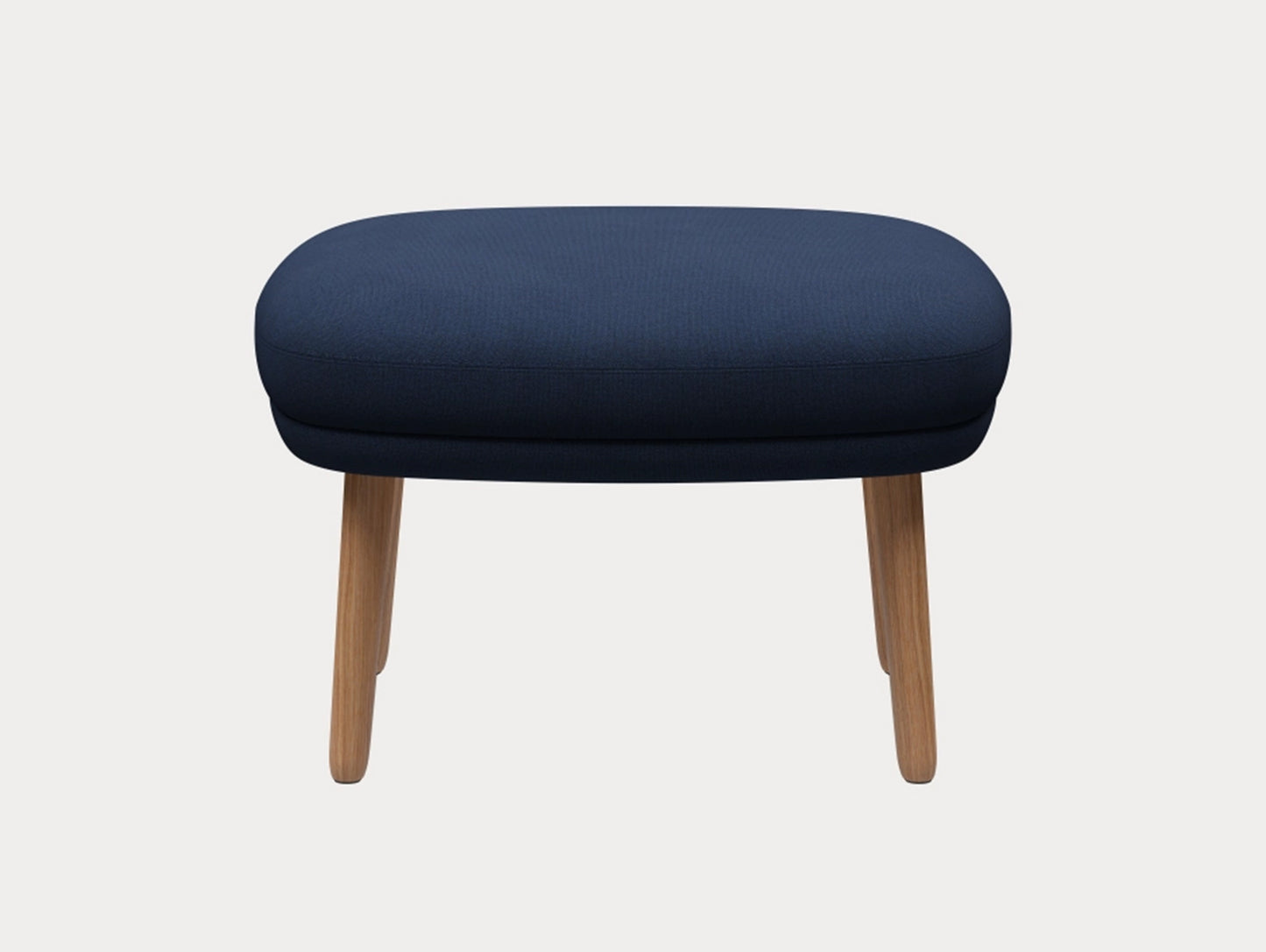 Fri Ottoman by Fritz Hansen - JH15 /
Outside: Christianshavn 1155 / Seat: Christianshavn 1155