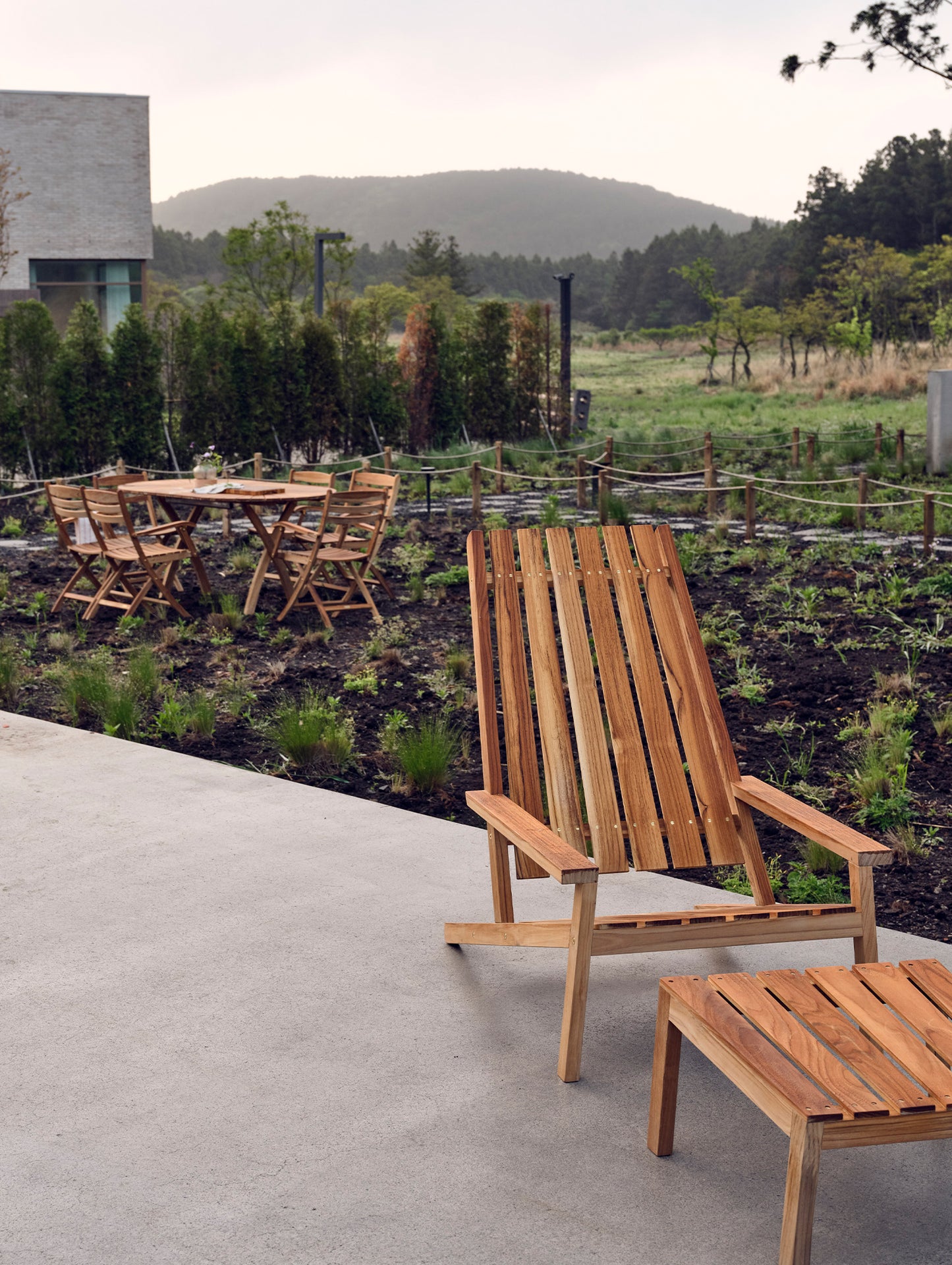 Between Lines Deck Chair by Fritz Hansen