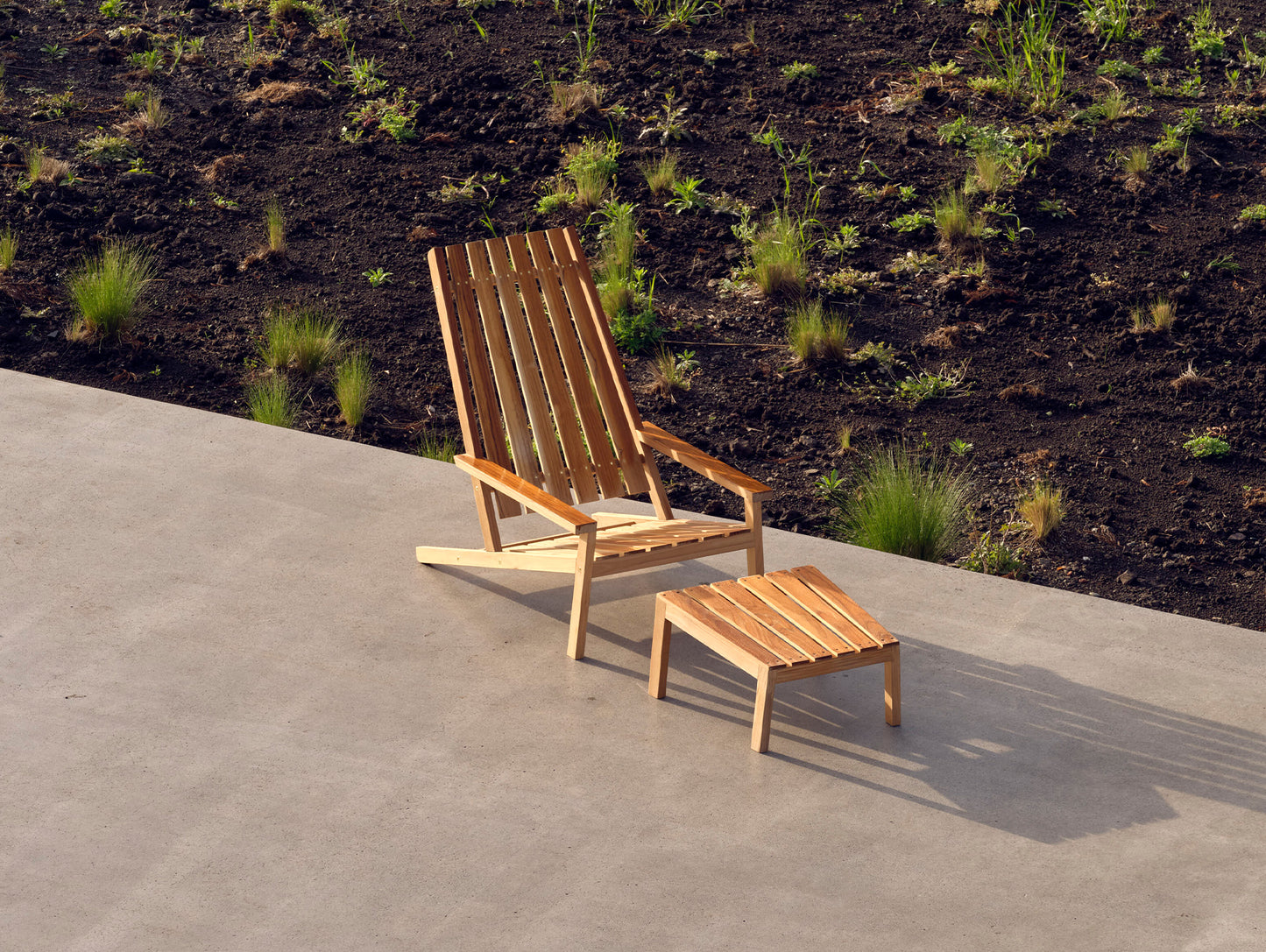 Between Lines Deck Chair by Fritz Hansen