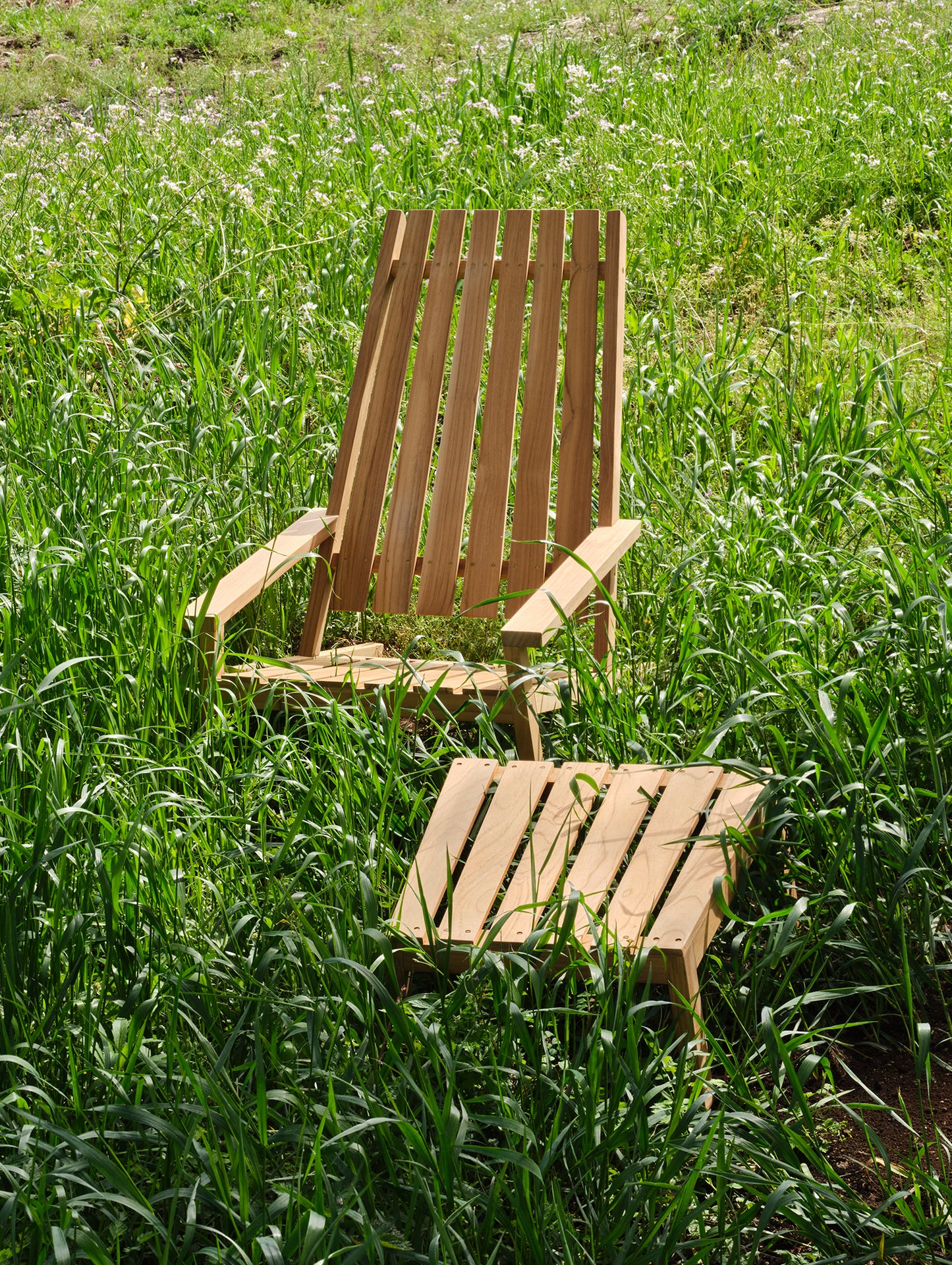 Between Lines Deck Chair by Fritz Hansen