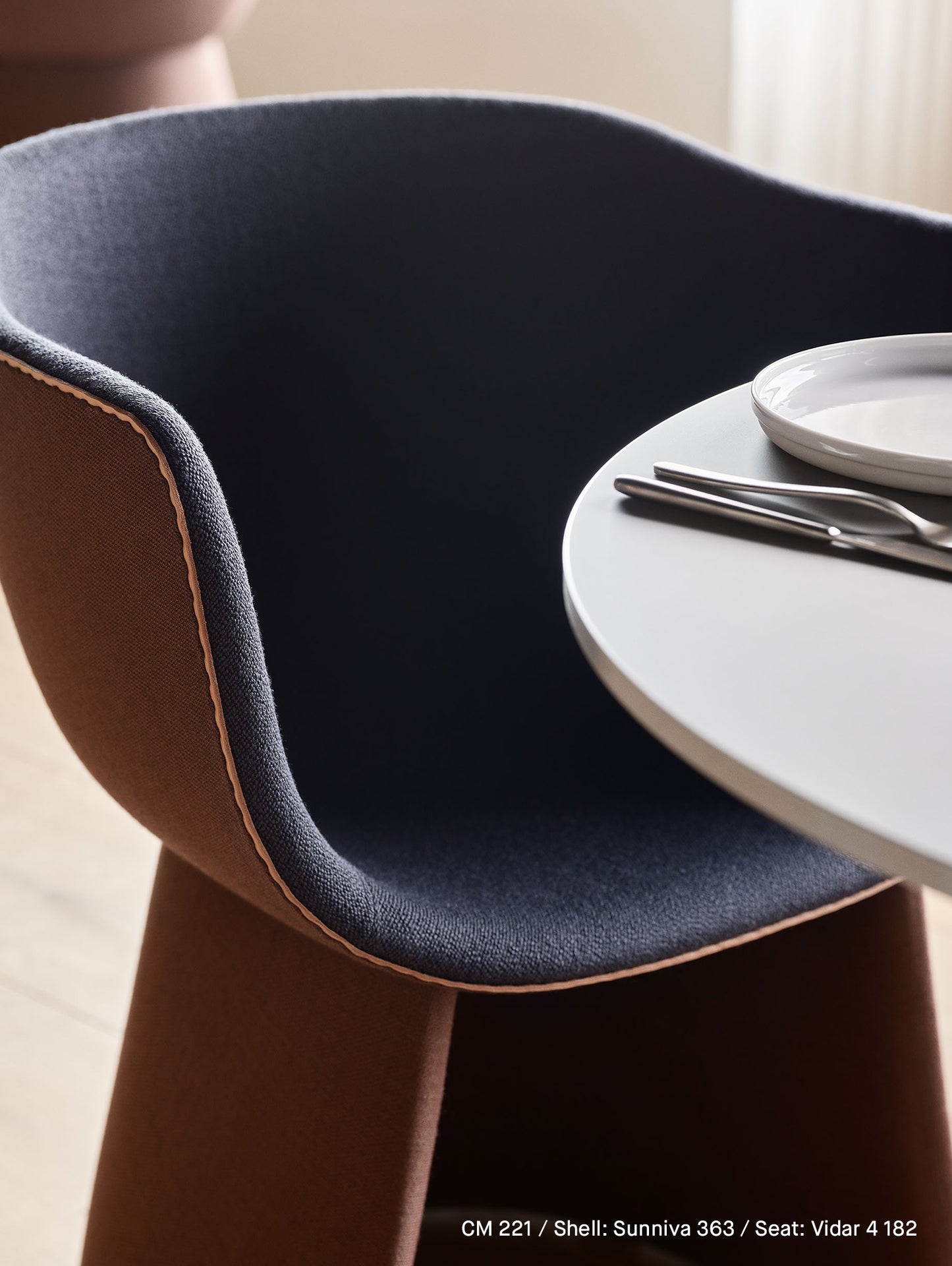 Monolit Armchair by Fritz Hansen - CM221 / Shell: Sunniva 363 / Seat: Vidar 4 182