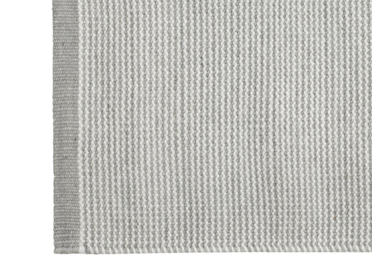 Fabula Erica Rug in Light Grey / Off-White