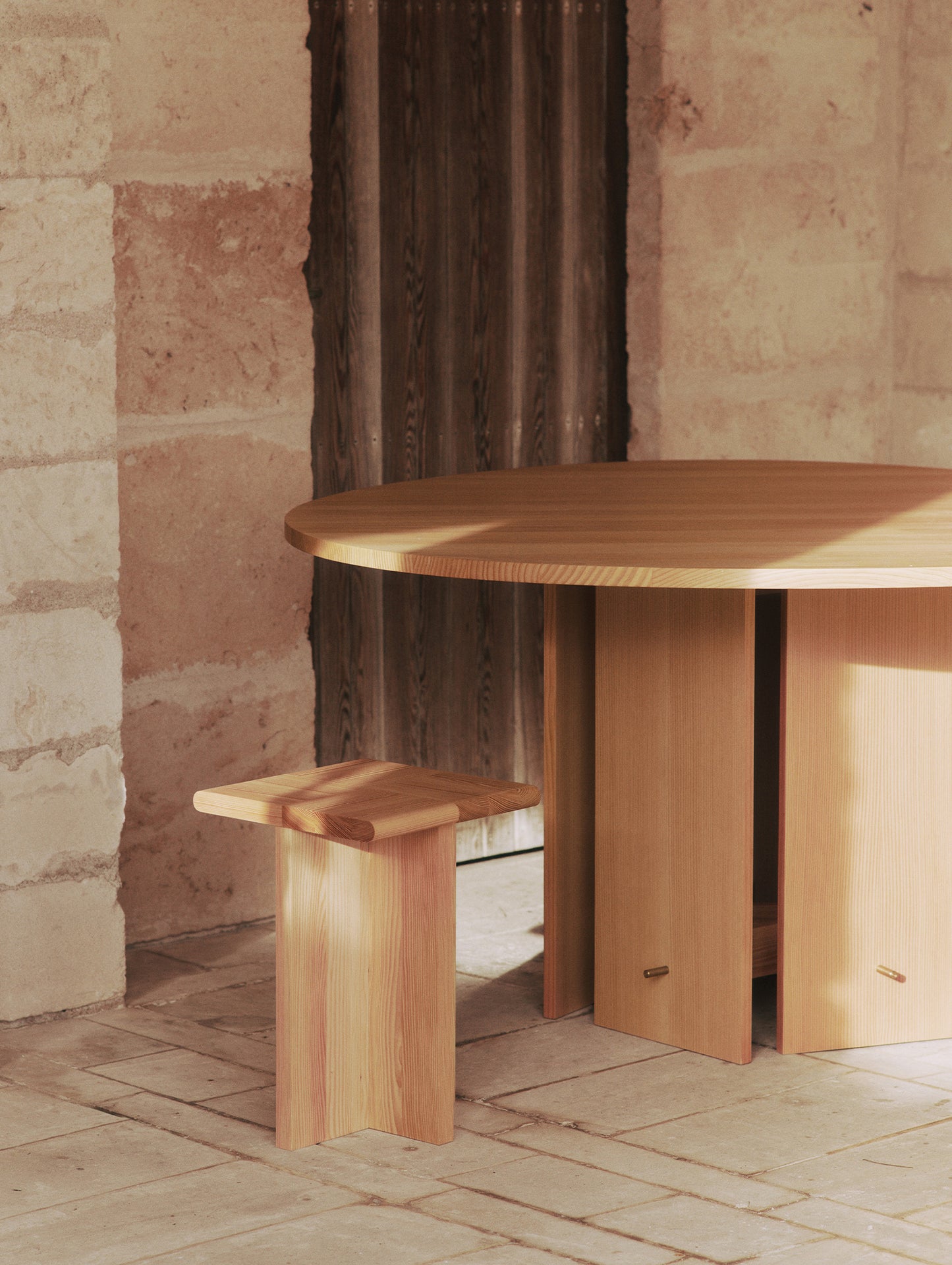 Aukko Dining Table