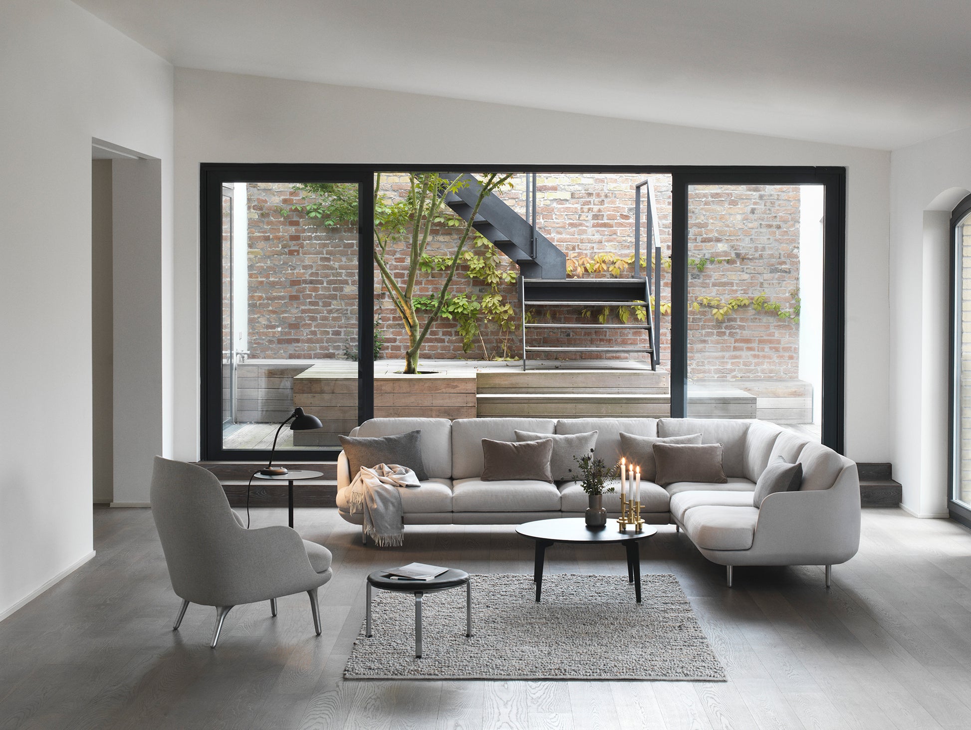 Fri Lounge Chair JH4 - Single Upholstery by Fritz Hansen / Sunniva 717