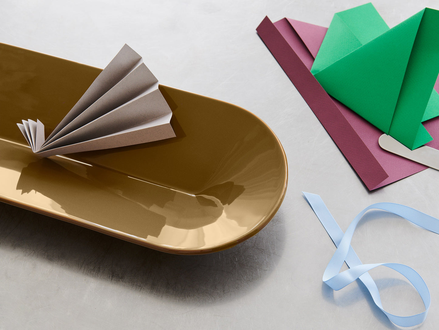Mere Bowl by Muuto - 51.5 x 21.5 cm / Brown Green