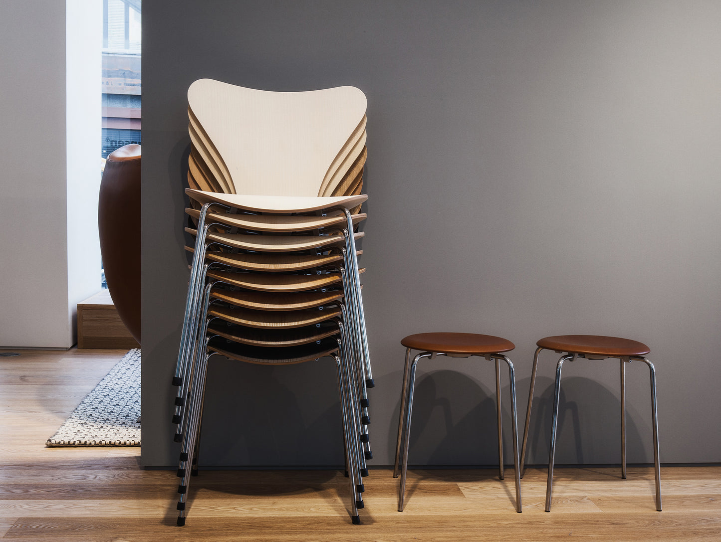 Series 7™ 3107 Dining Chair by Fritz Hansen