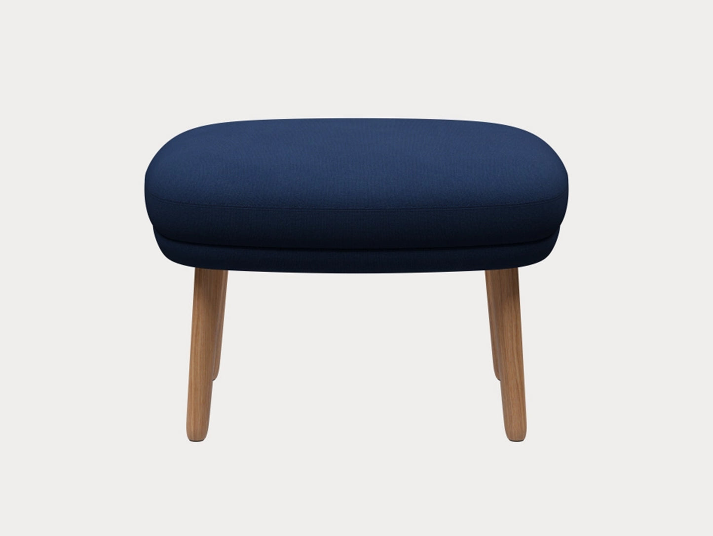 Fri Ottoman by Fritz Hansen - JH15 /
Outside: Christianshavn 1153 / Seat: Christianshavn 1153