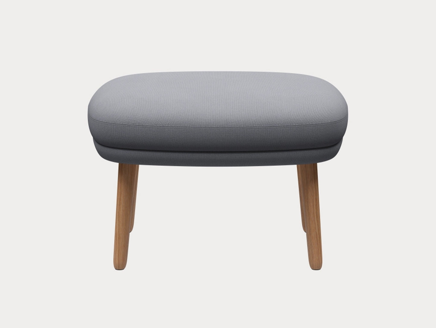 Fri Ottoman by Fritz Hansen - JH15 /
Outside: Christianshavn 1170 / Seat: Christianshavn 1170