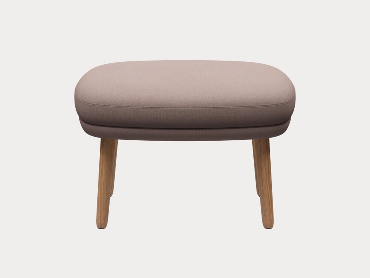 Fri Ottoman by Fritz Hansen - JH15 /
Outside: Christianshavn 1130 / Seat: Christianshavn 1130