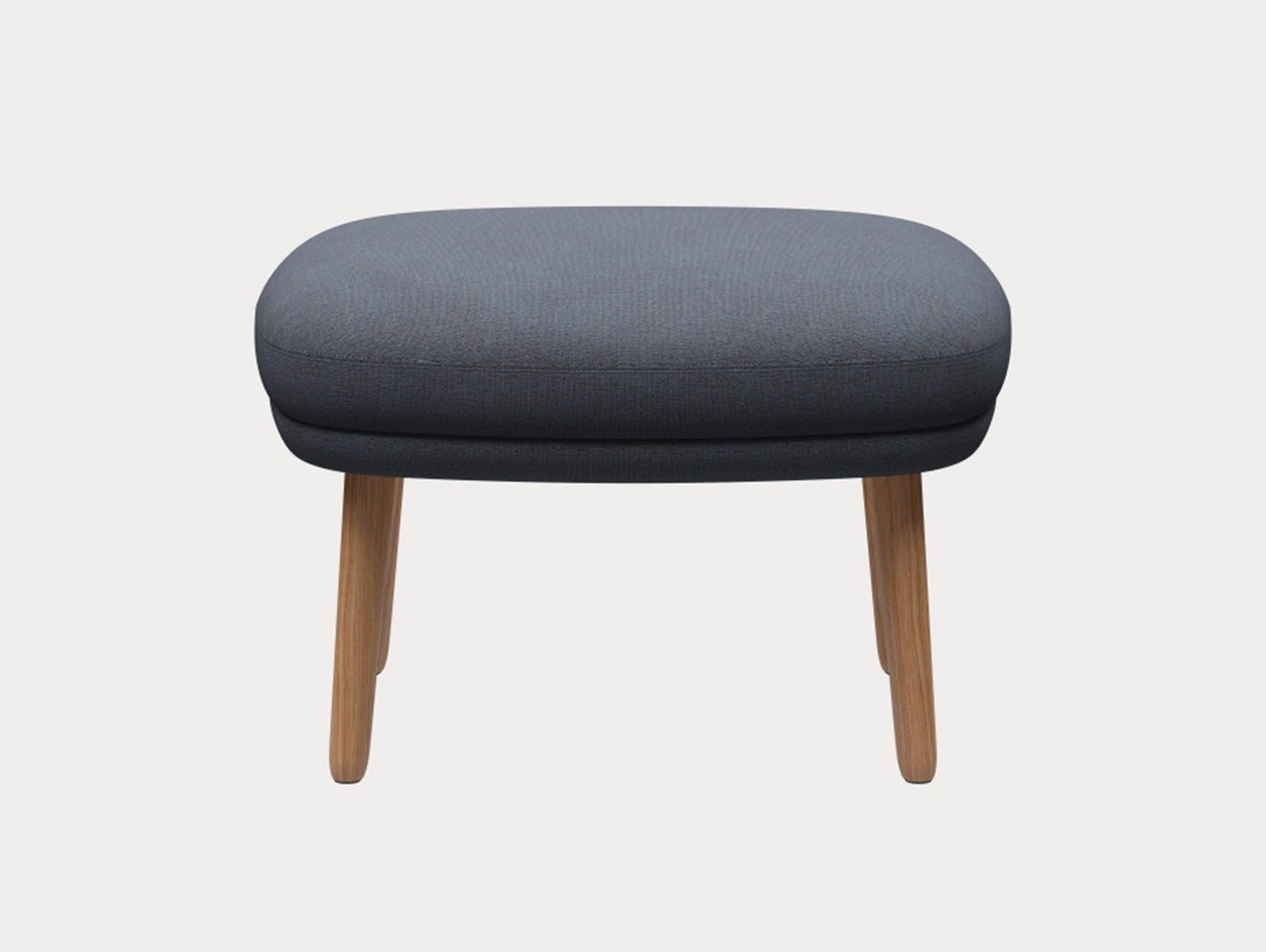 Fri Ottoman by Fritz Hansen - JH15 /
Outside: Christianshavn 1150 / Seat: Christianshavn 1150