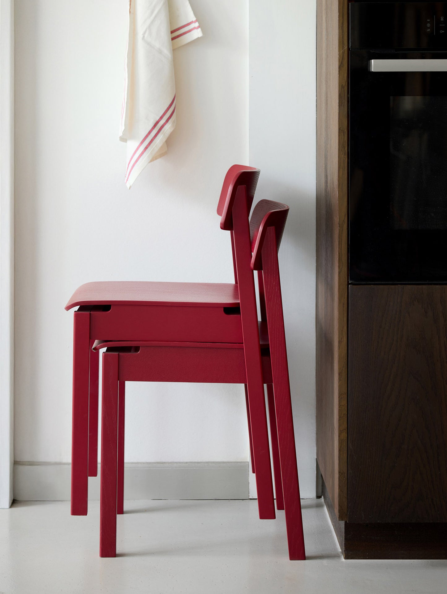 Everyday Chair by Moebe - Purple Red Lacquered Oak