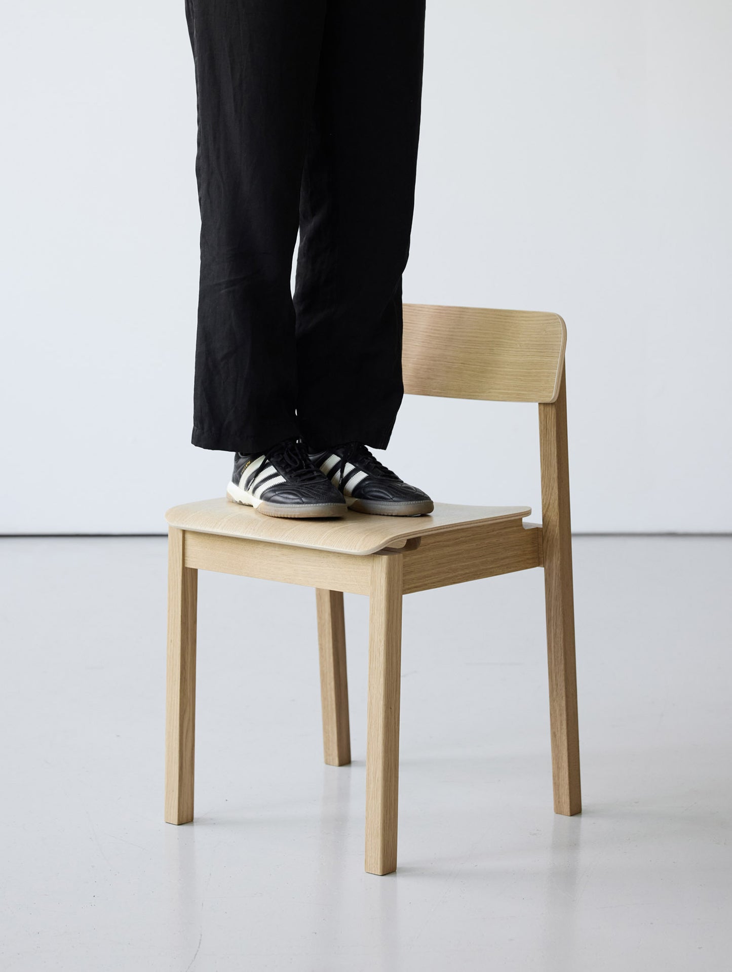 Everyday Chair by Moebe - Lacquered Oak