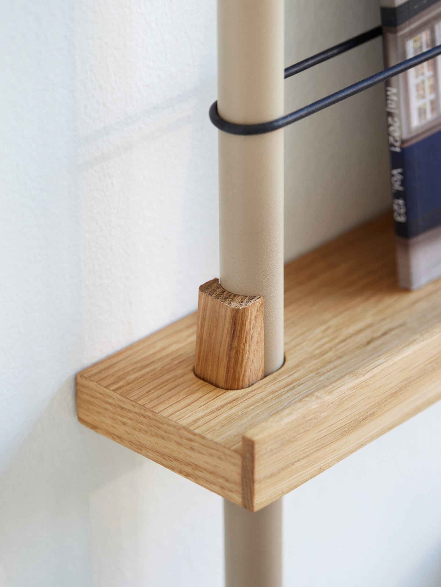 Magazine Shelving Sets (65 cm) by Moebe - Warm Grey Uprights / Oak