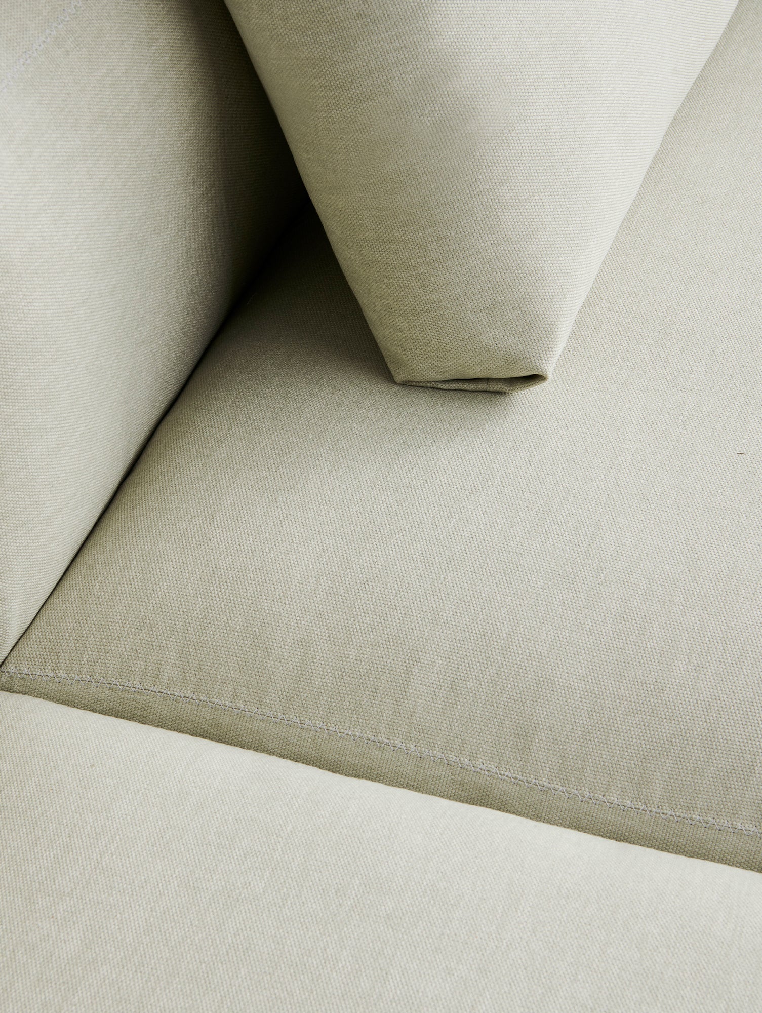 Mags Soft 2.5 Seater Sofa (Low Armrest) by HAY - Combination 1 / Metaphor 028