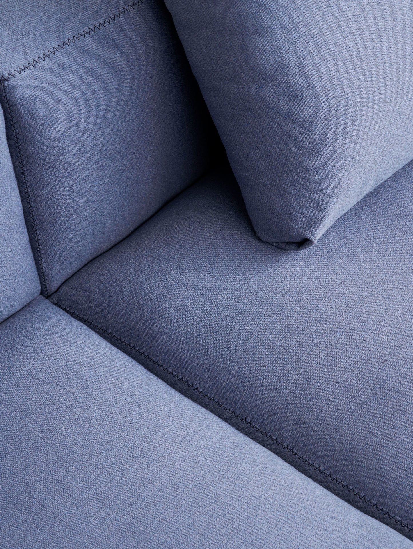 Mags Soft 2.5 Seater Sofa (Low Armrest) by HAY - Osumi 30 / Black Stitching
