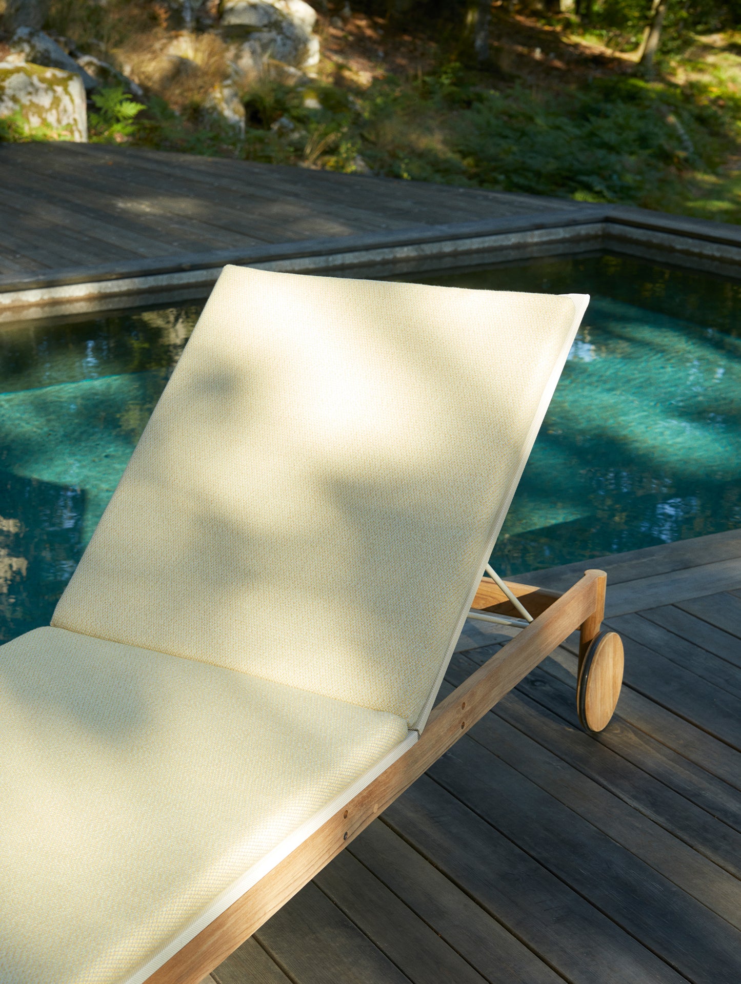 Pelagus Sunbed with Cushion by Skagerak
