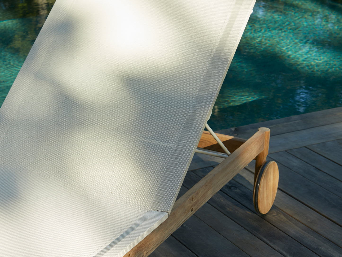 Pelagus Sunbed by Skagerak
