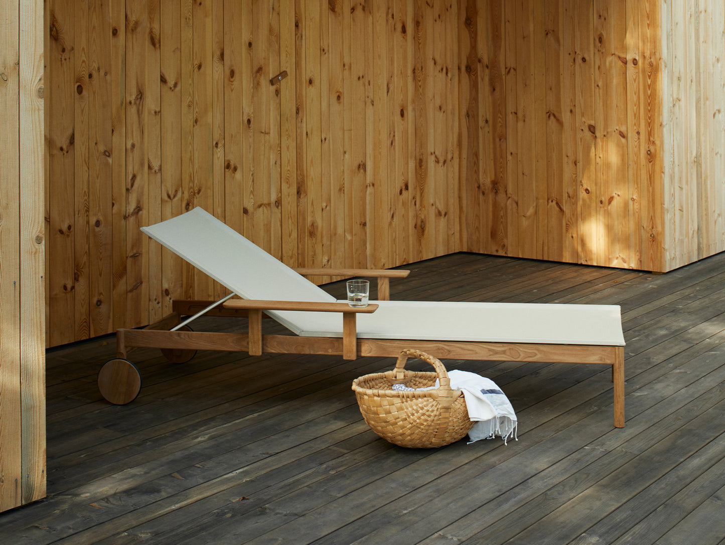 Pelagus Sunbed with Two Armrests by Skagerak