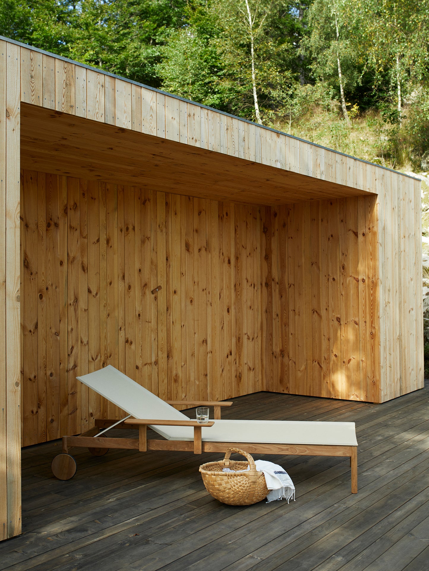 Pelagus Sunbed with Two Armrests by Skagerak