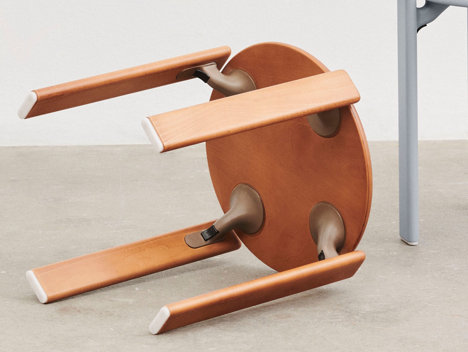 Rey Low Stool by HAY - Umber