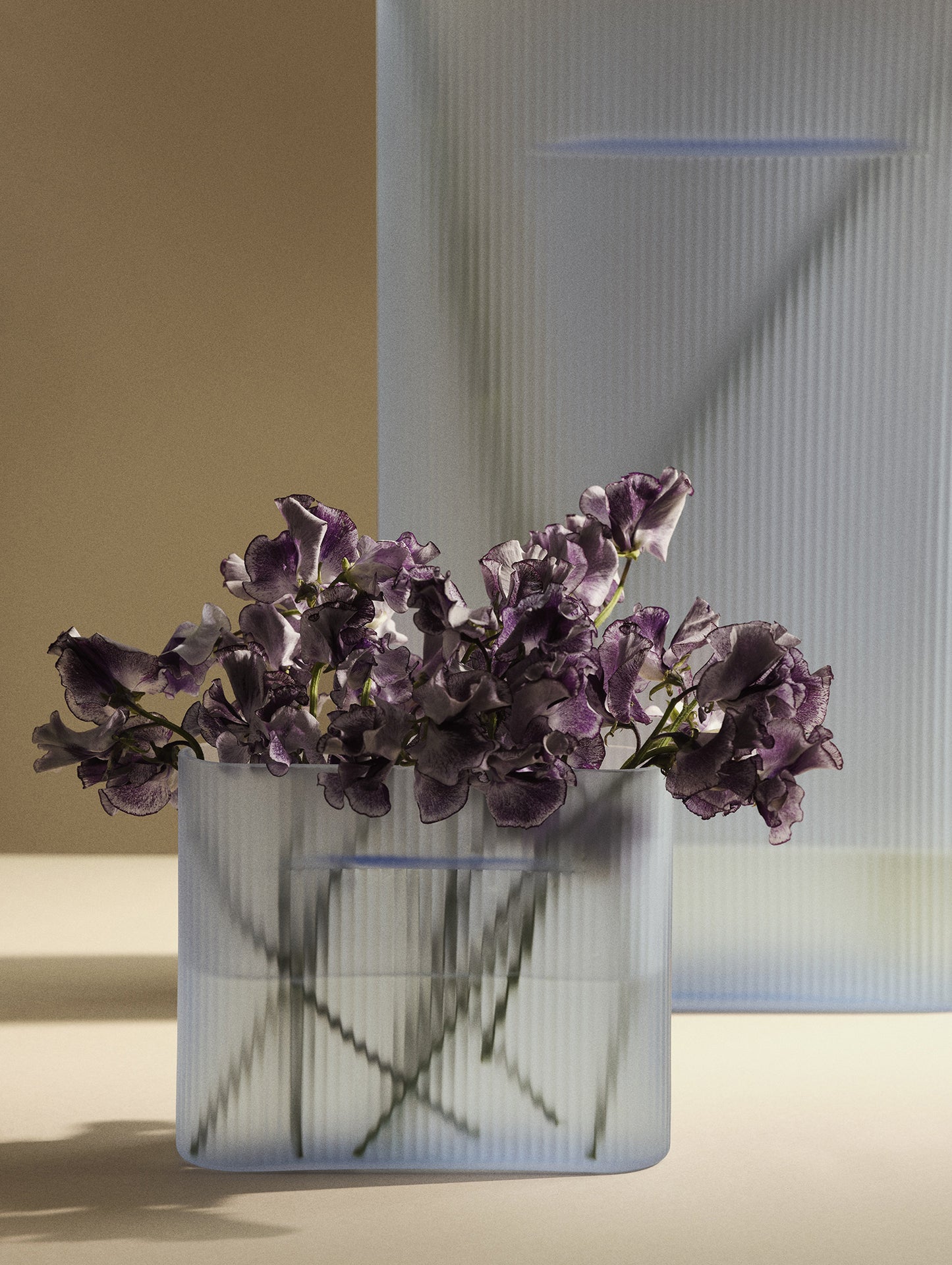 Ridge Vase by Muuto - Height 16.5 cm / Light Blue Frosted Glass
