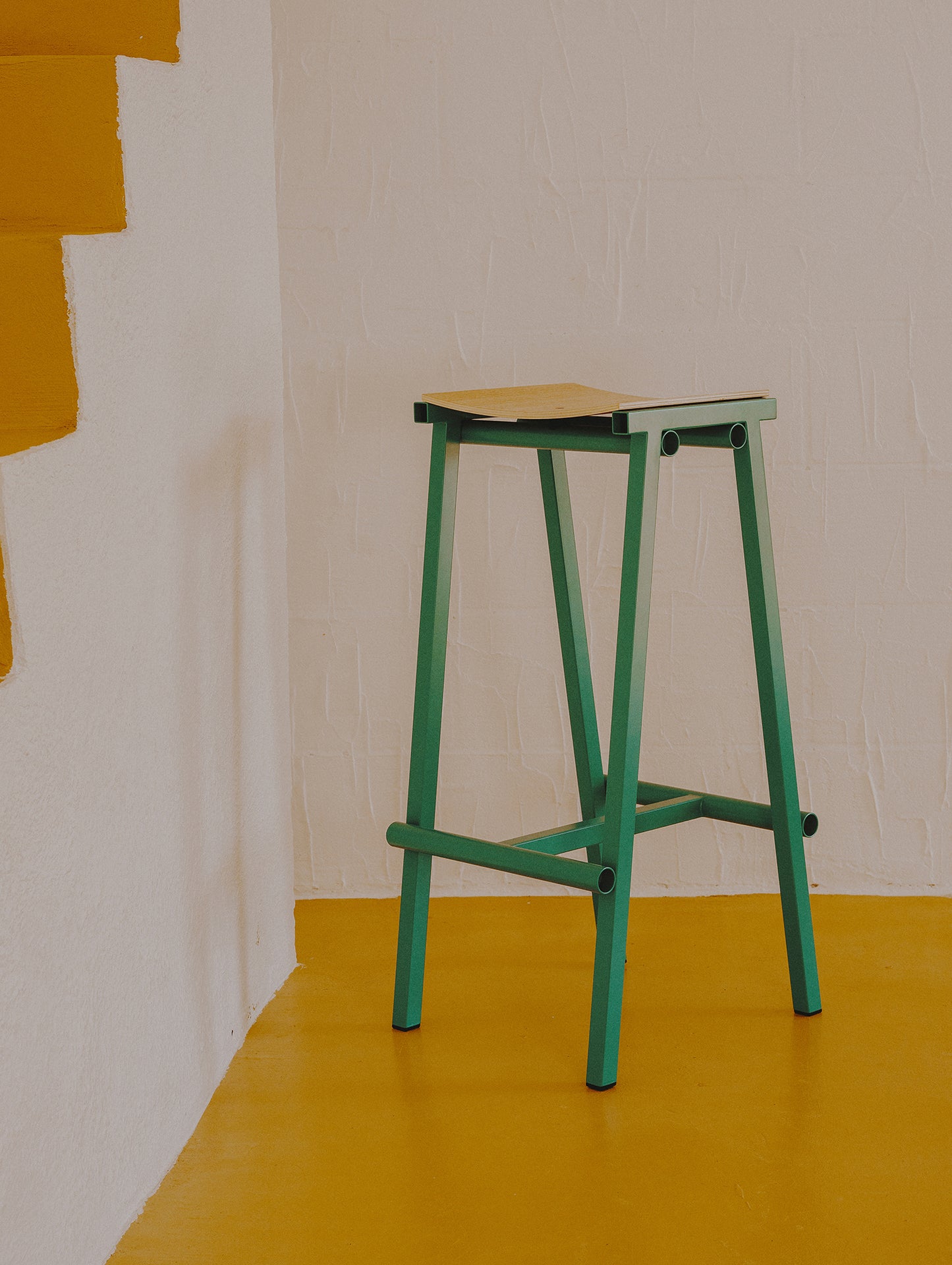 Taburete 8 Bar Stool by HAY - High / Lacquered Oak Seat / Jade Base