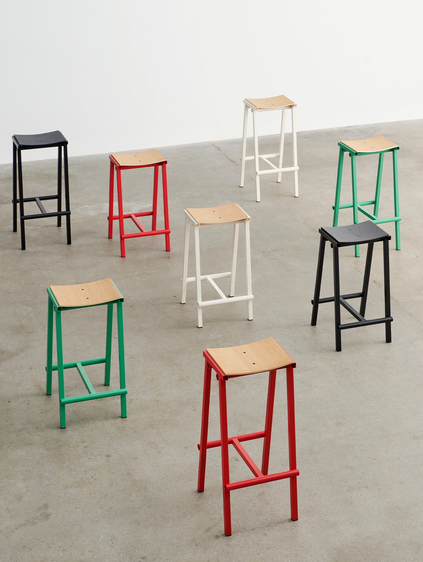 Taburete 8 Bar Stool by HAY