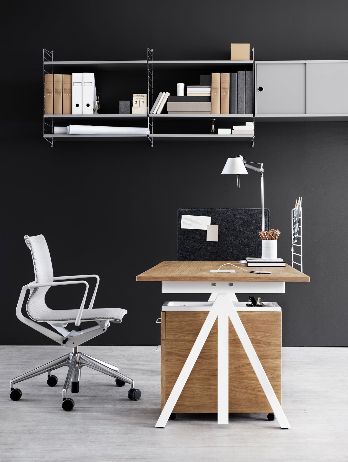 Height Adjustable Work Desk by String