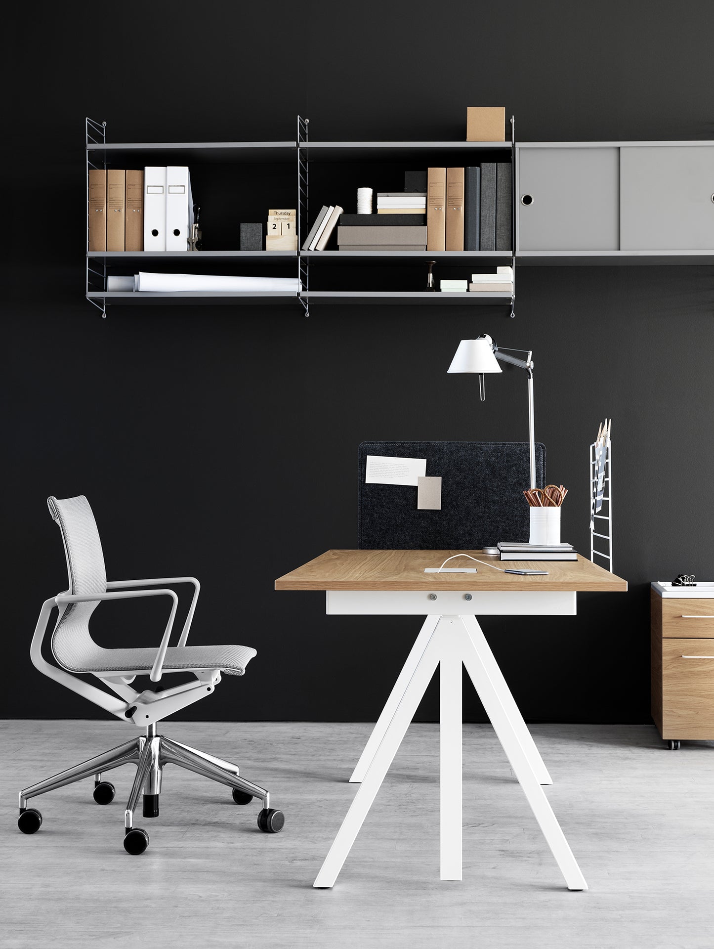 Height Adjustable Work Desk by String