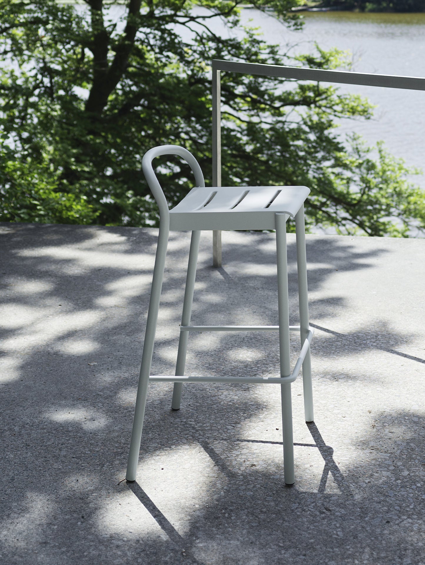 Linear Steel Bar Stool by Muuto - Grey