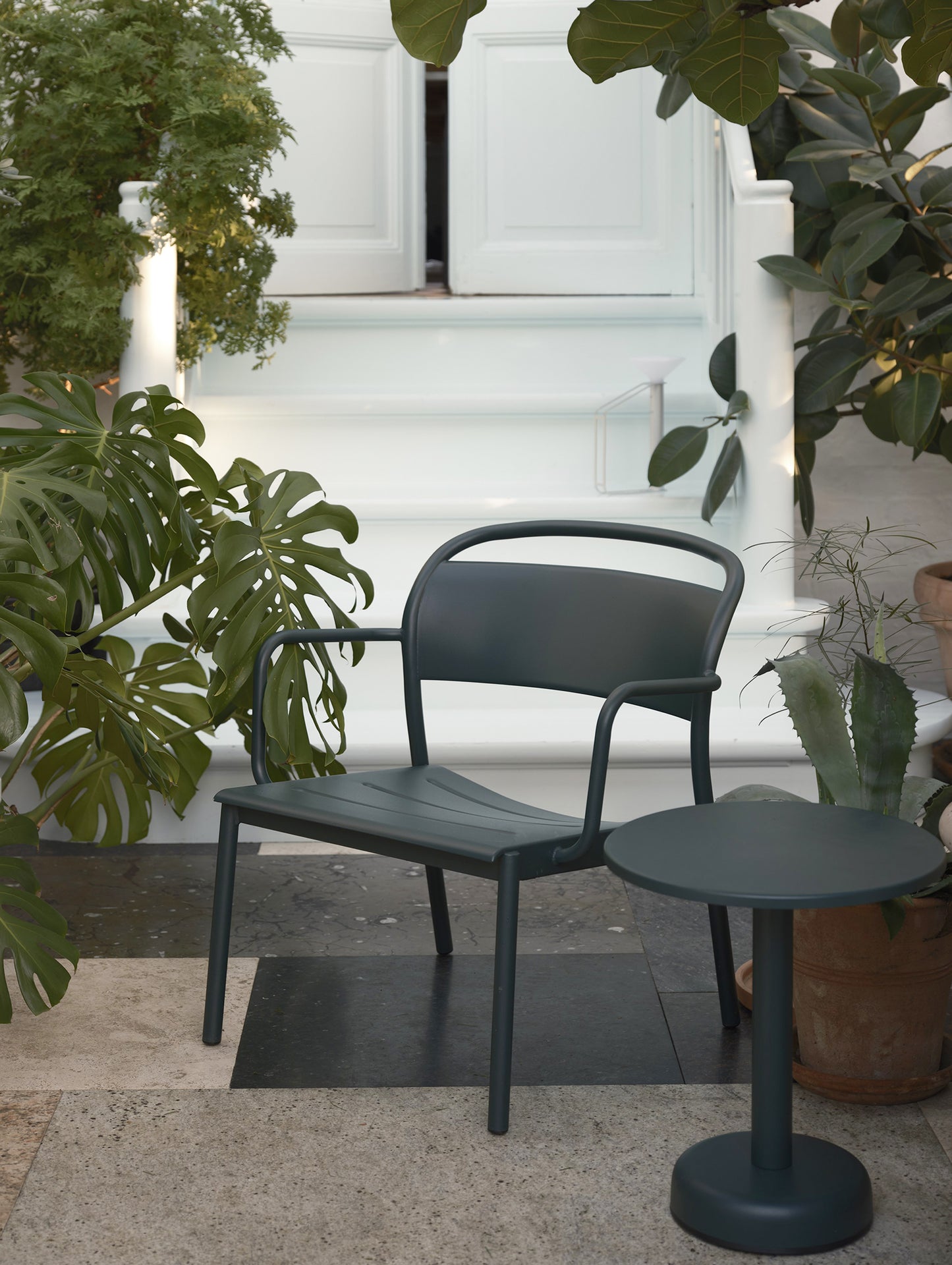 Linear Steel Lounge Armchair by Muuto - Dark Green