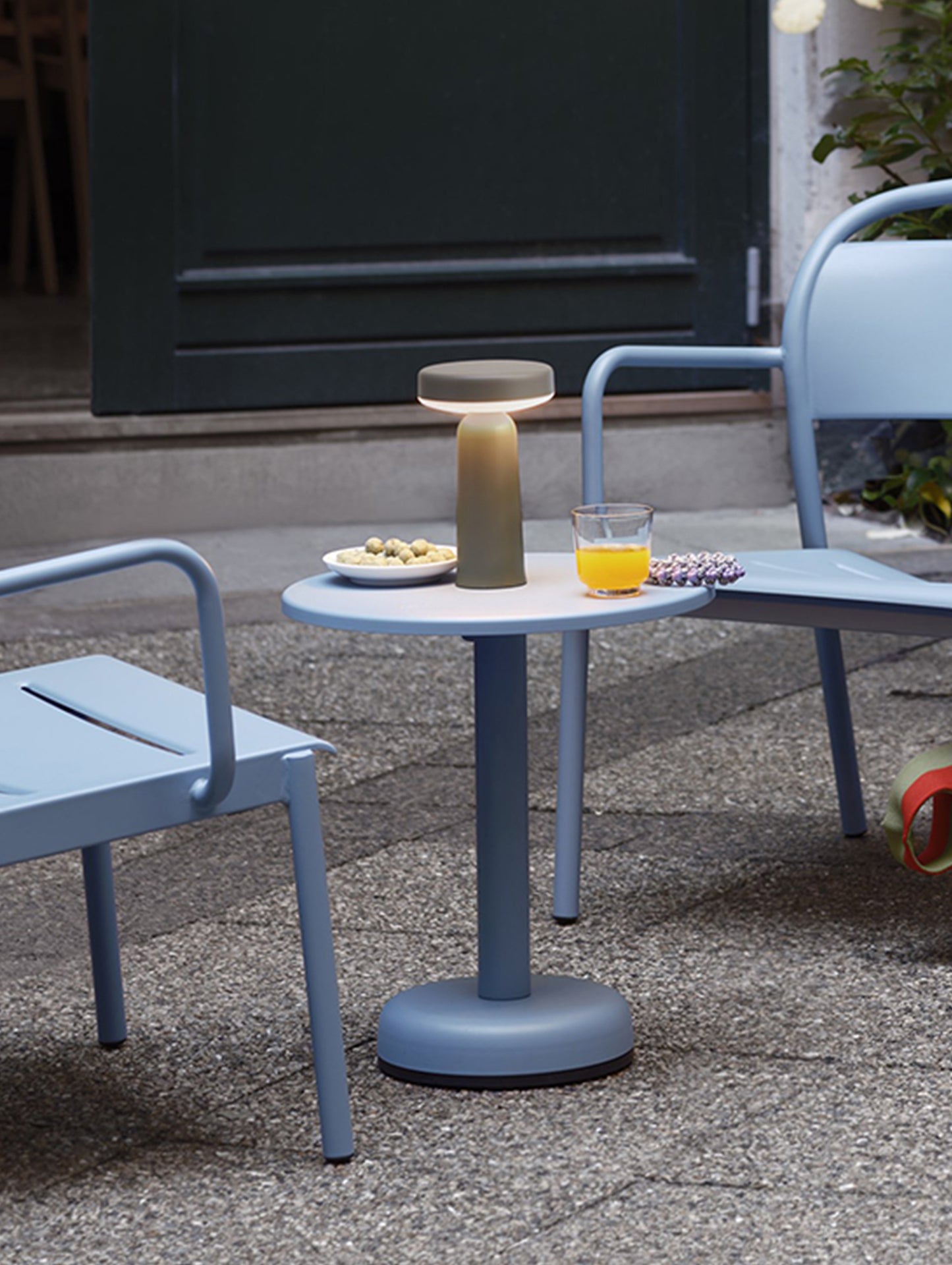 Linear Steel Coffee Table by Muuto - D42 H47 / Pale Blue