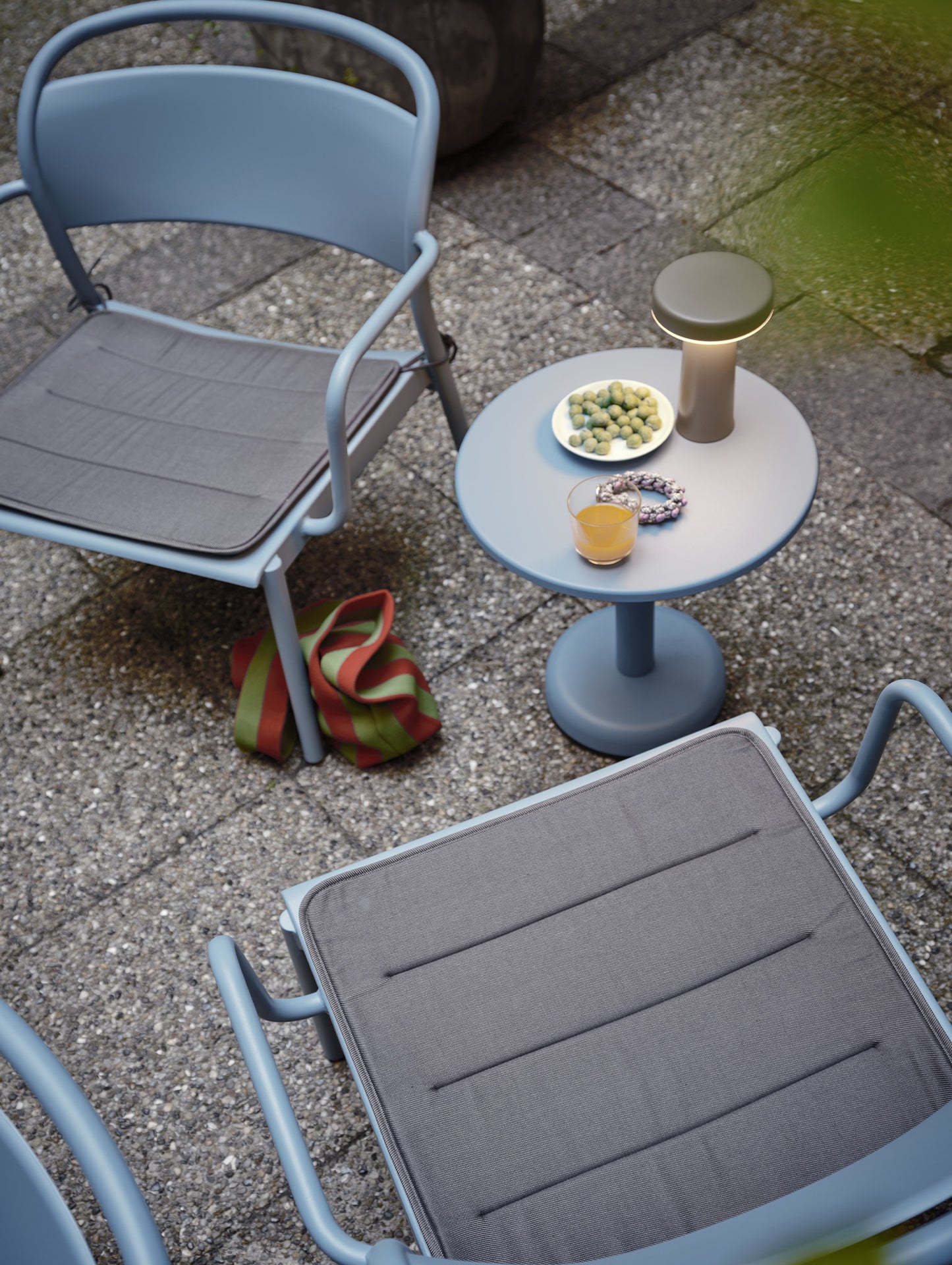 Linear Steel Coffee Table by Muuto - D42 H47 / Pale Blue
