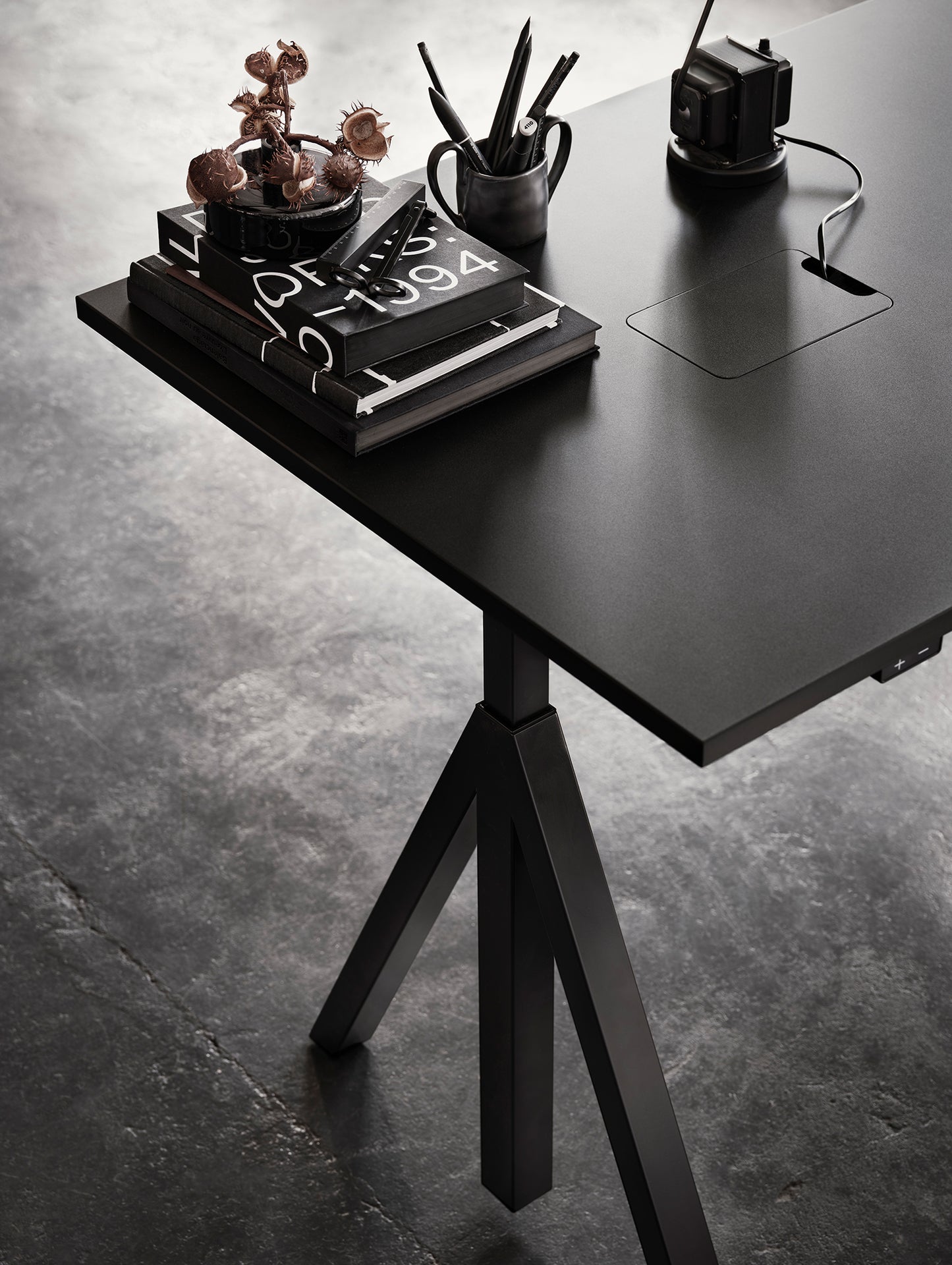 Height Adjustable Work Desk by String