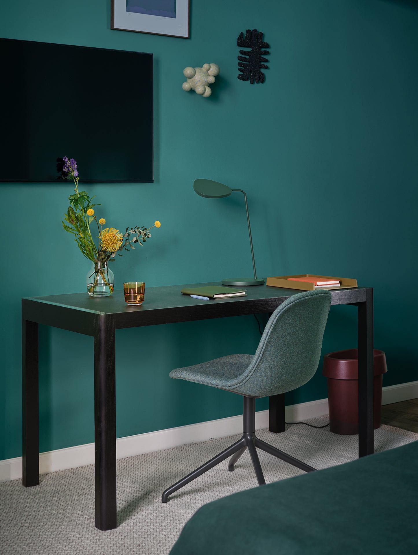 Workshop Table by Muuto - 140 x 92 cm / Black Linoleum Top / Black Lacquered Oak Base