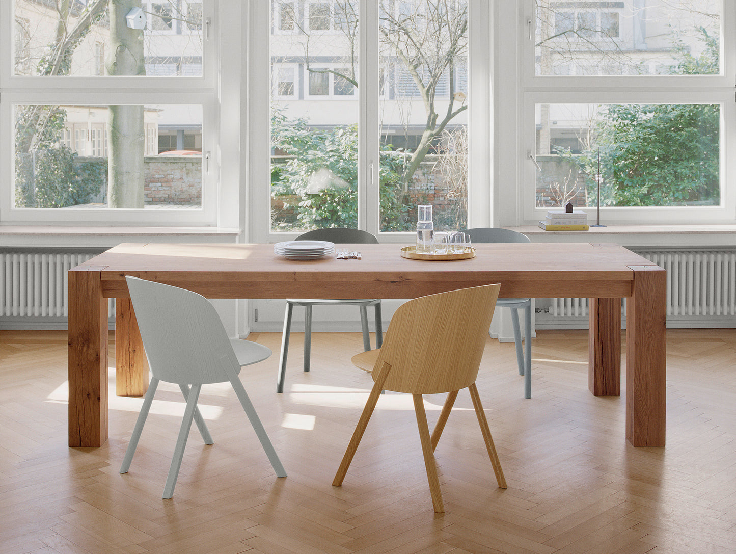 TA04 Bigfoot Dining Table by e15