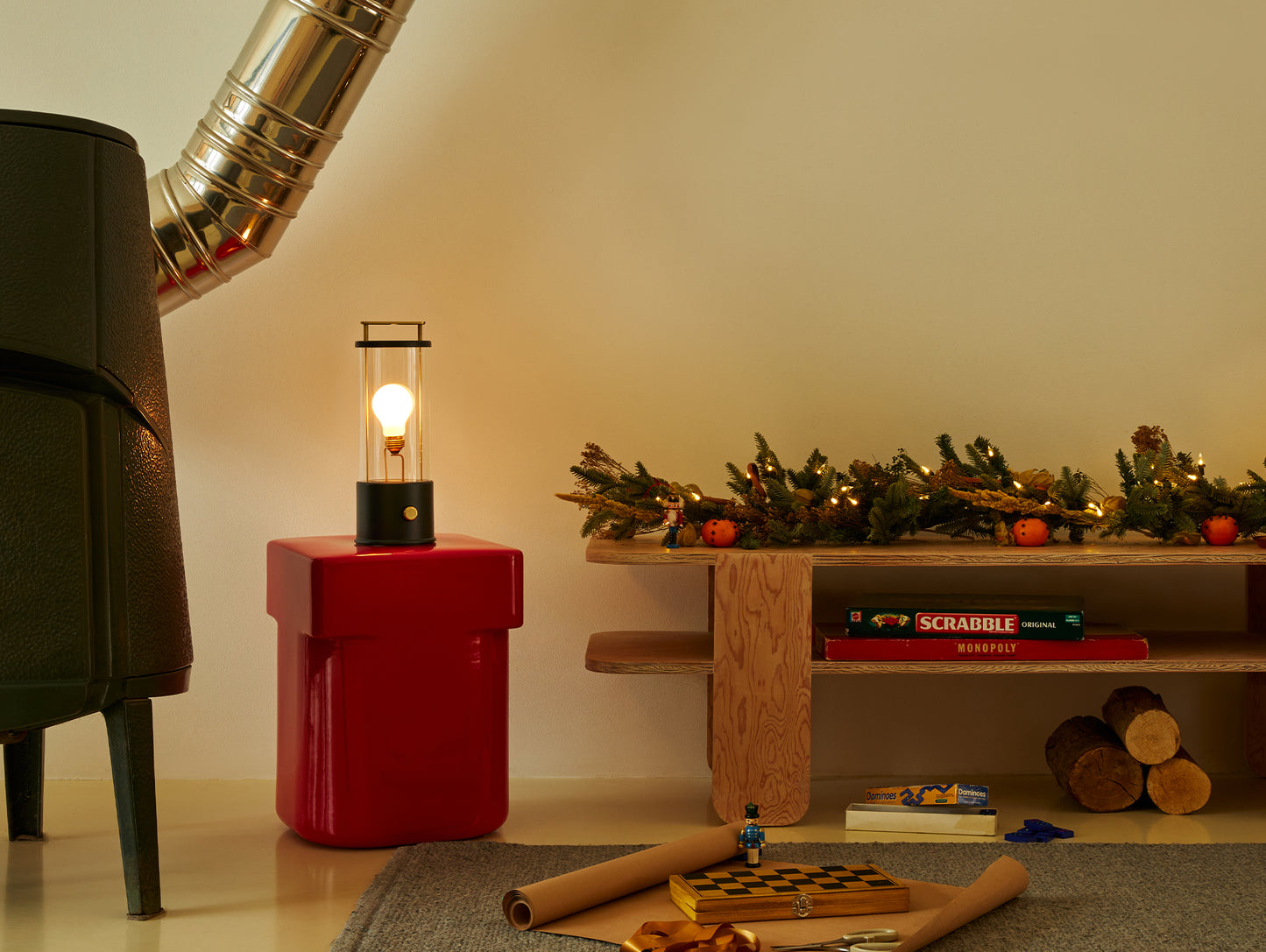 The Muse Portable Lamp in Hackles Black